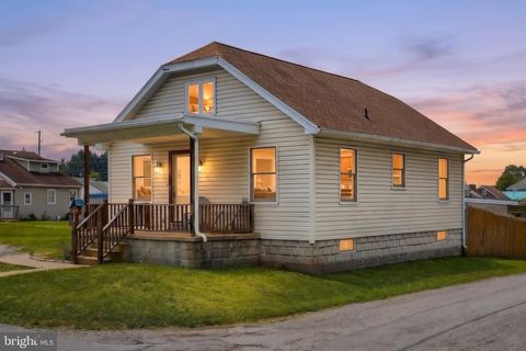 Photo of 2151 Maple Road, YORK, PA 17408 (MLS # PAYK2105270)