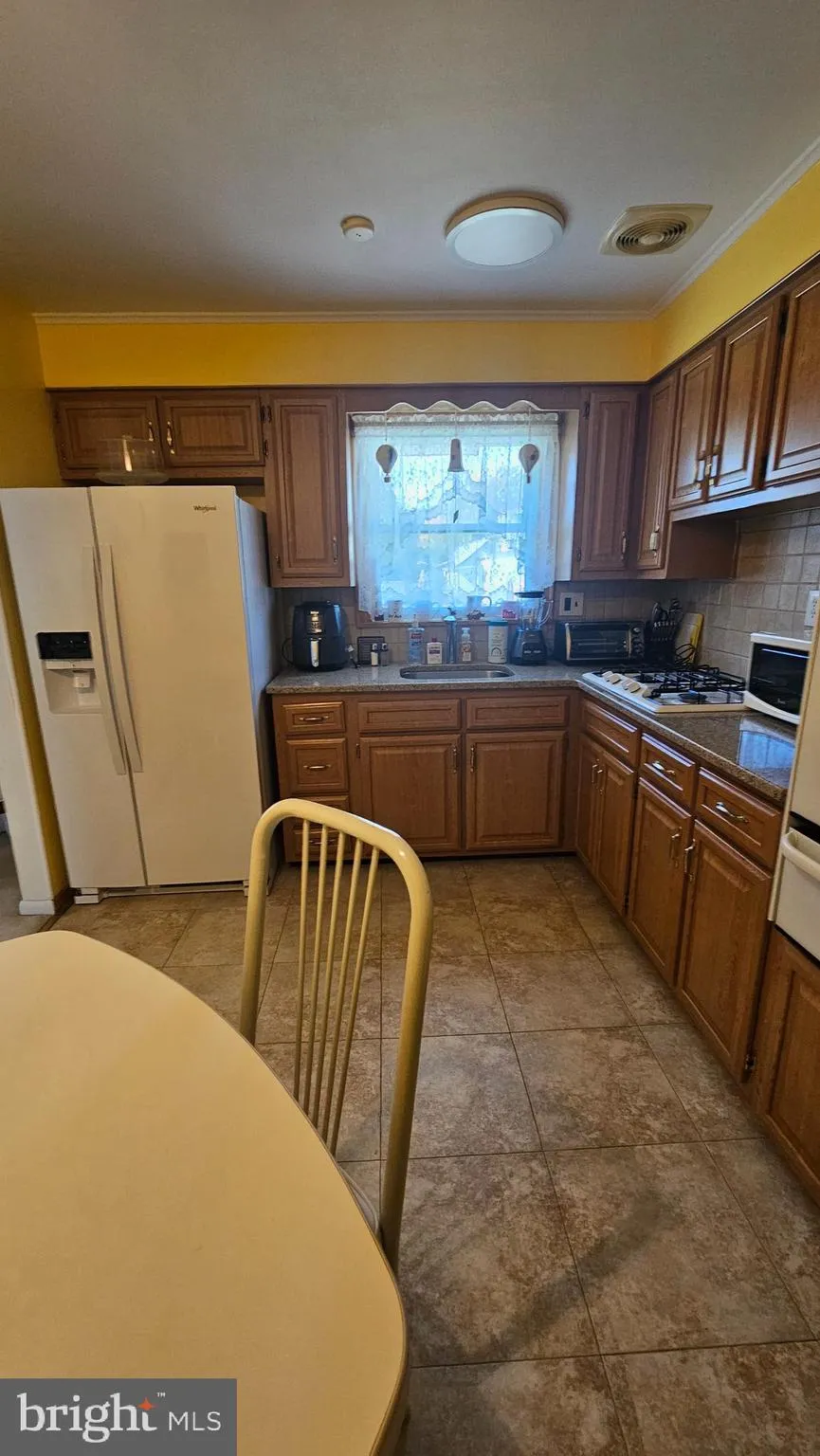 Scotch Plains, New Jersey 07076, United States, 3 Bedrooms Bedrooms, ,2 BathroomsBathrooms,Residential,Pending,38398