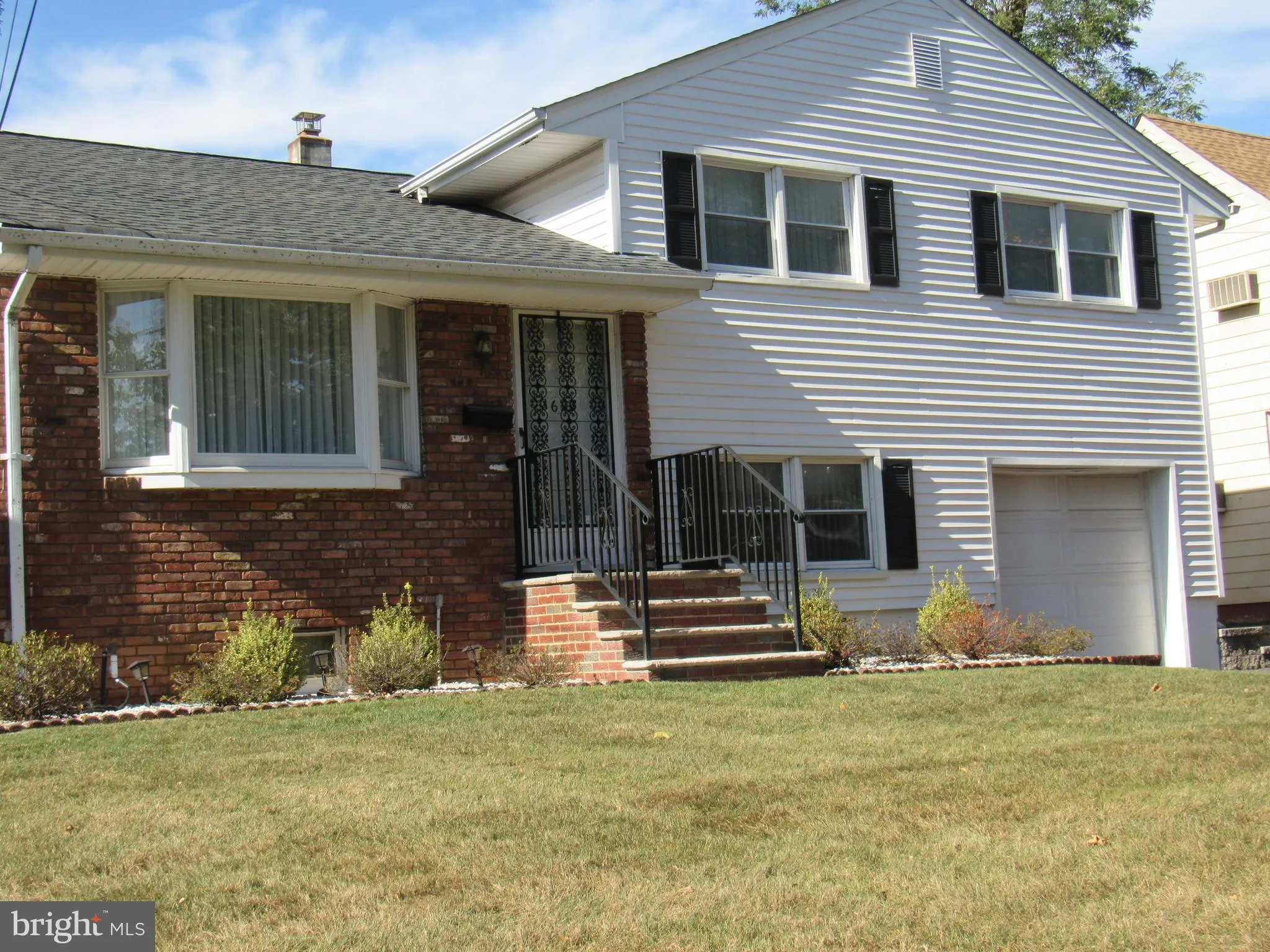 Scotch Plains, New Jersey 07076, United States, 3 Bedrooms Bedrooms, ,2 BathroomsBathrooms,Residential,Pending,38398