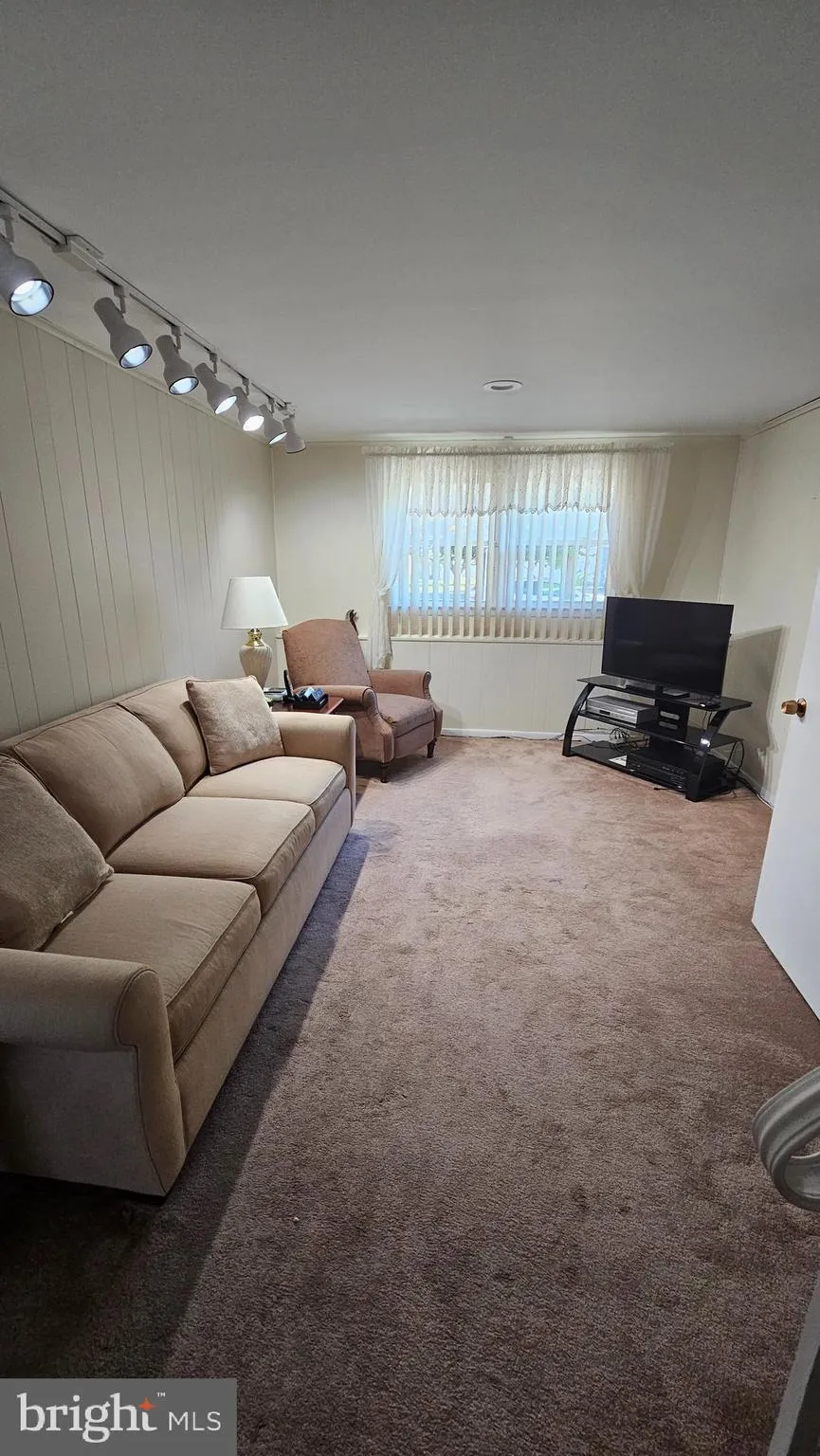 Scotch Plains, New Jersey 07076, United States, 3 Bedrooms Bedrooms, ,2 BathroomsBathrooms,Residential,Pending,38398