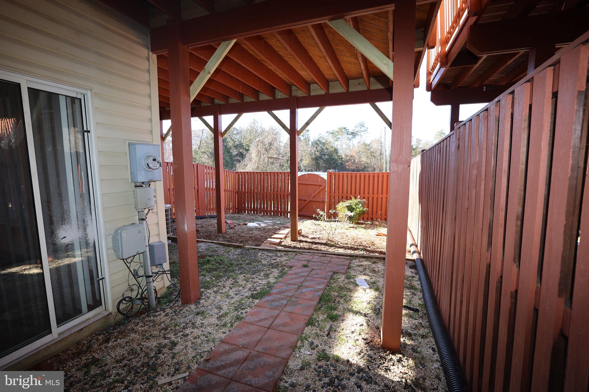 SQUIRREL HILL - Residential Lease