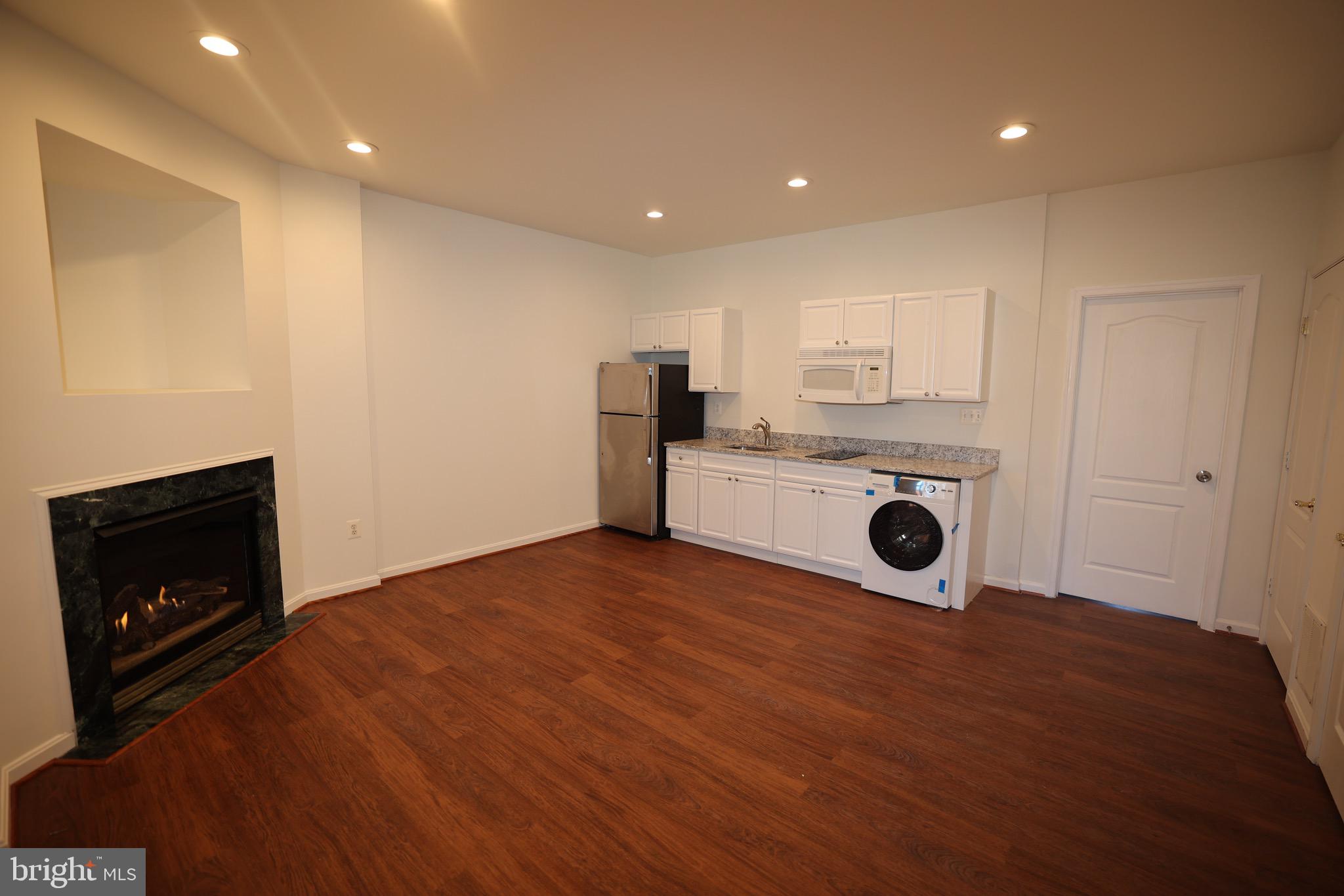 SQUIRREL HILL - Residential Lease