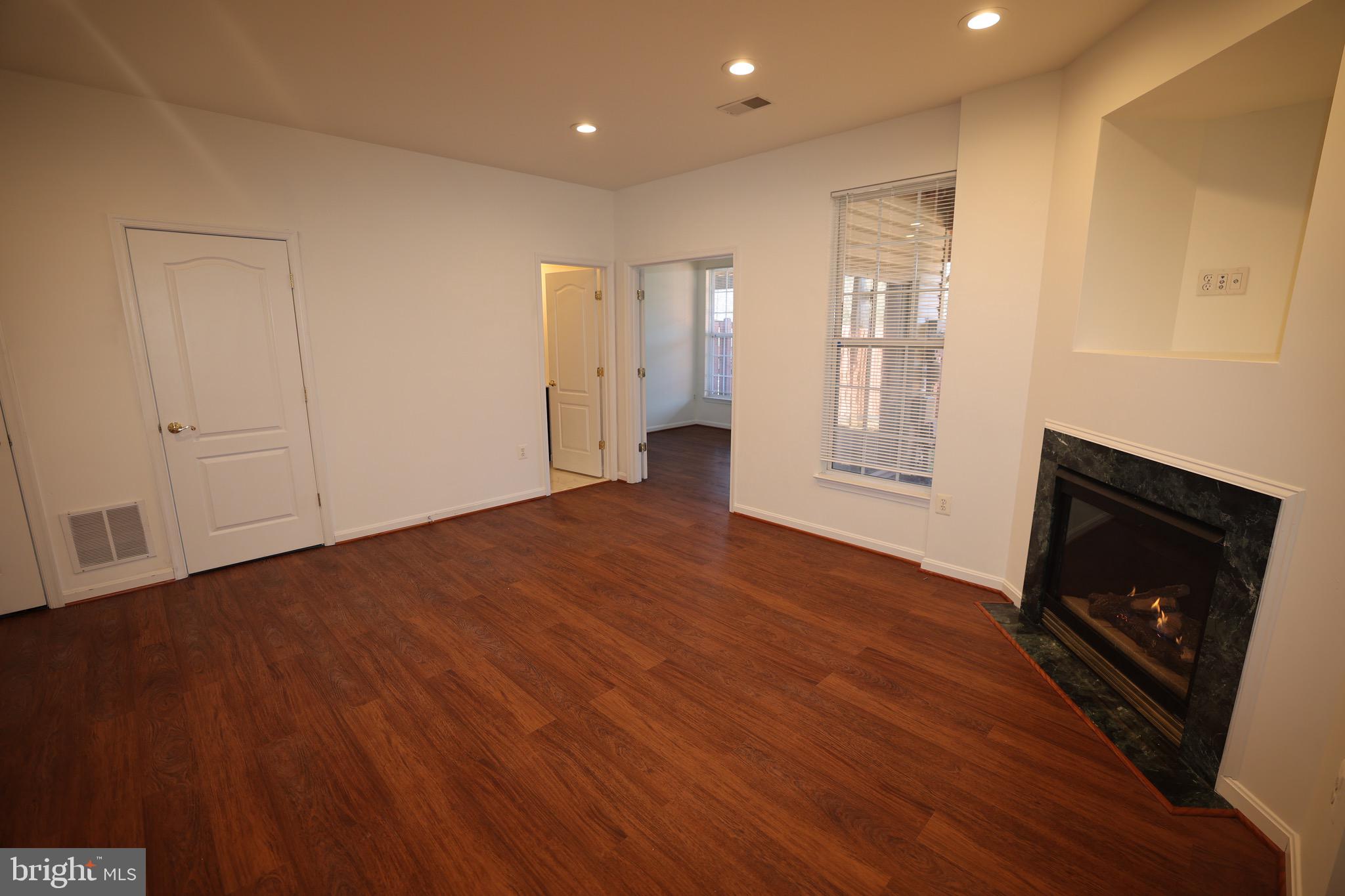 SQUIRREL HILL - Residential Lease