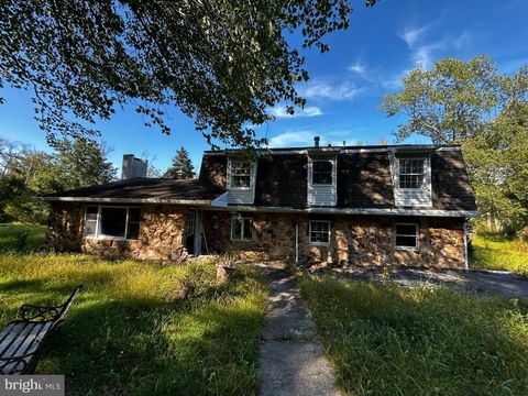 Homes For Sale - 125 Ongs Hat Road<br/> PEMBERTON, NJ 08068