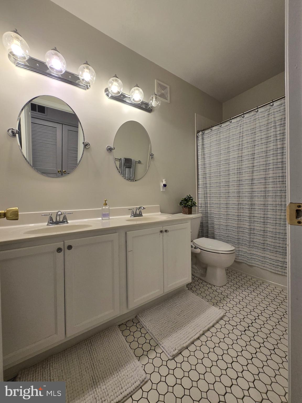 LANSDOWNE TOWN CENTER CONDOS - Residential