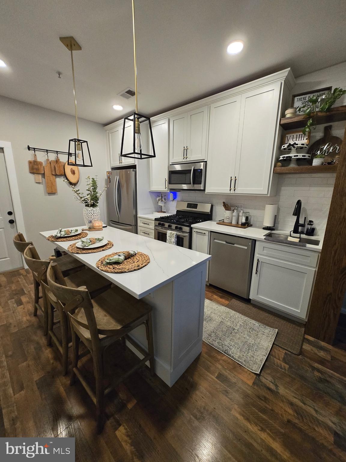 LANSDOWNE TOWN CENTER CONDOS - Residential