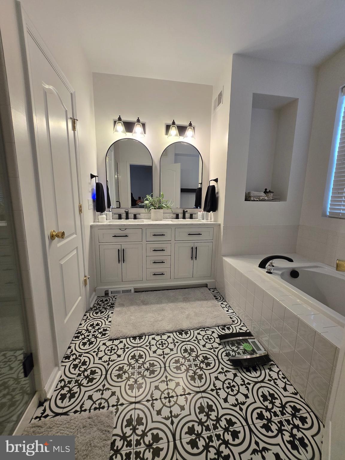 LANSDOWNE TOWN CENTER CONDOS - Residential