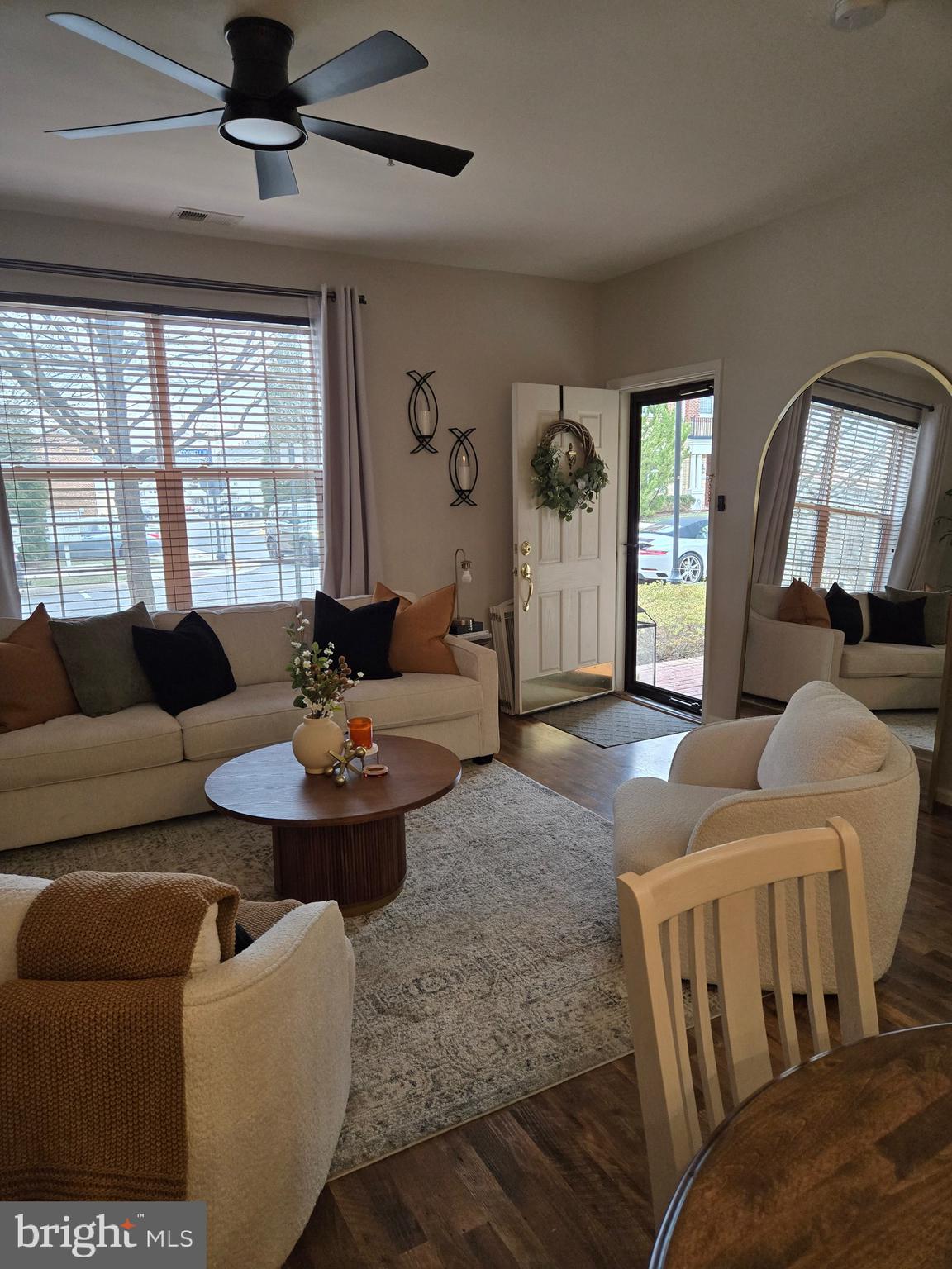 LANSDOWNE TOWN CENTER CONDOS - Residential