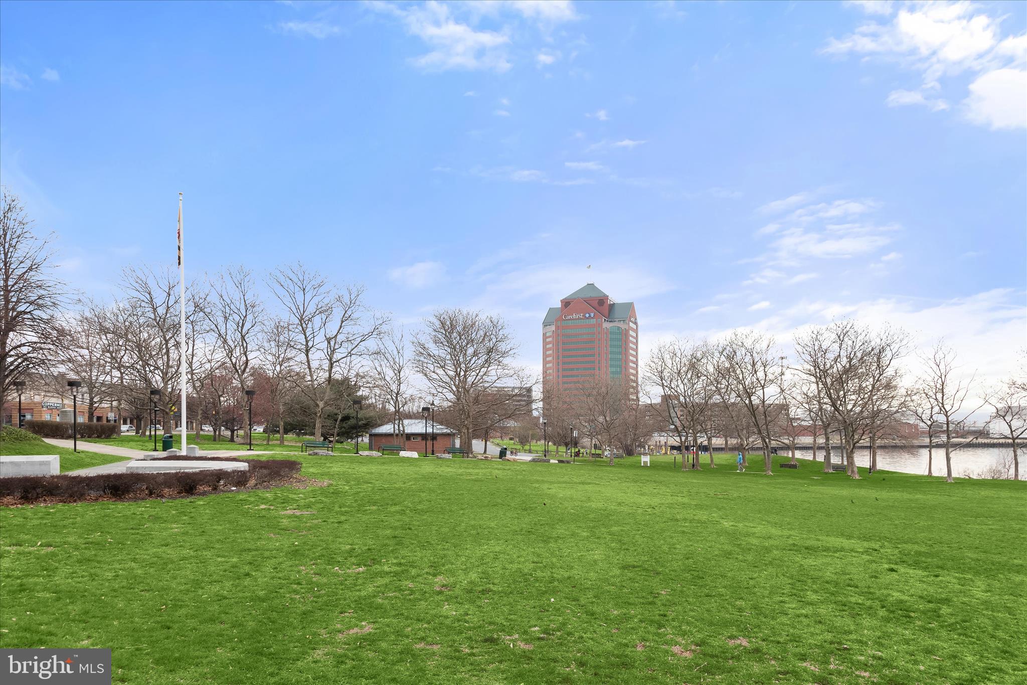LIGHTHOUSE POINT EAST - Residential