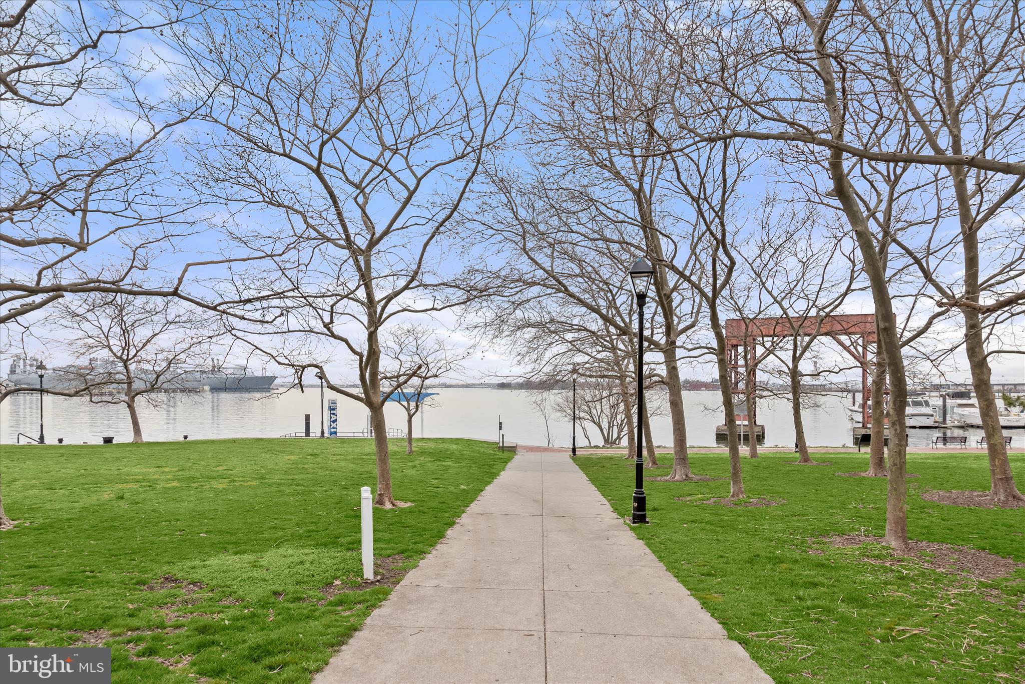 LIGHTHOUSE POINT EAST - Residential