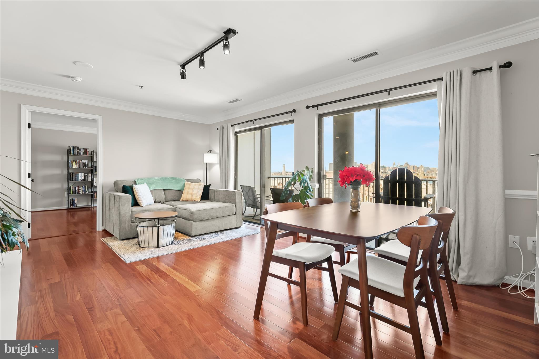 LIGHTHOUSE POINT EAST - Residential