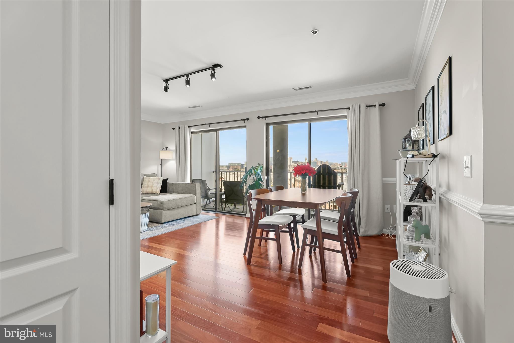LIGHTHOUSE POINT EAST - Residential