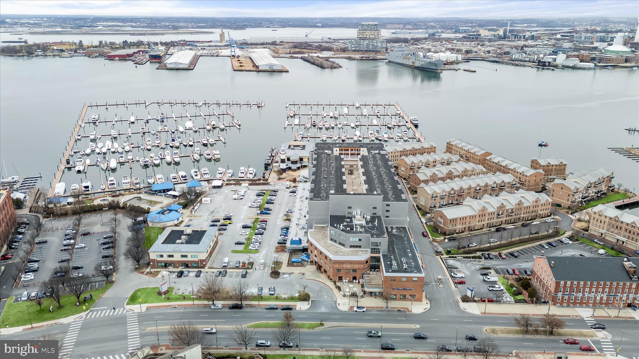 LIGHTHOUSE POINT EAST - Residential