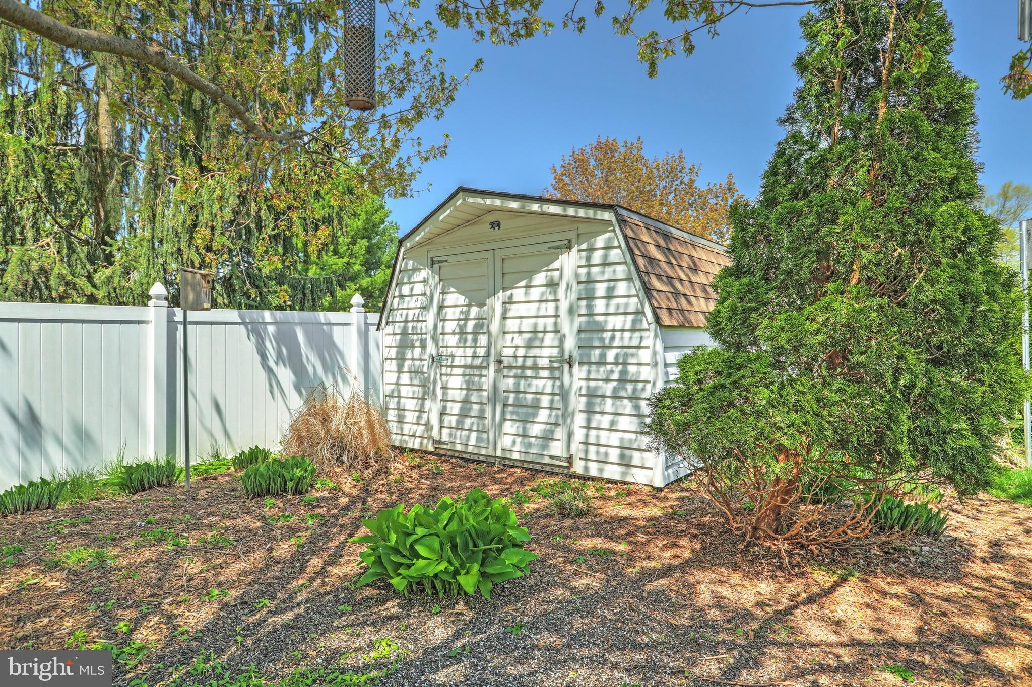 OUTDOOR COUNTRY CLUB - Residential