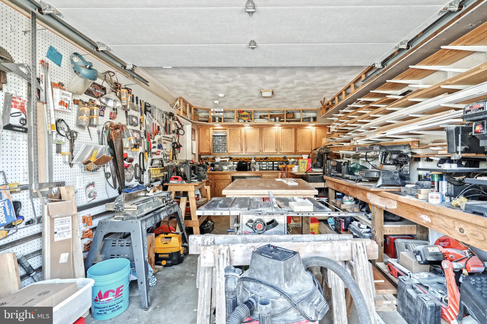 OUTDOOR COUNTRY CLUB - Residential