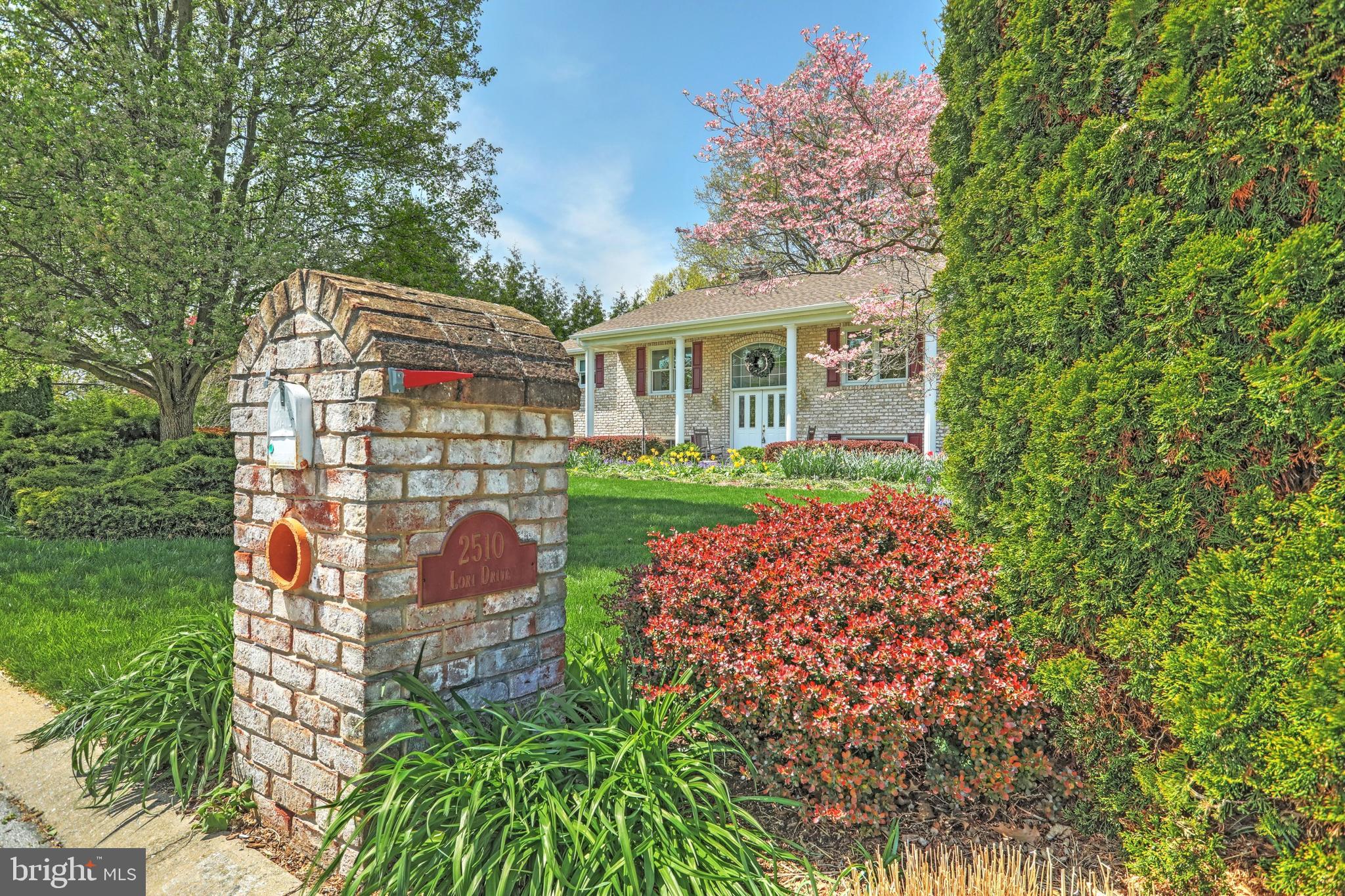 OUTDOOR COUNTRY CLUB - Residential