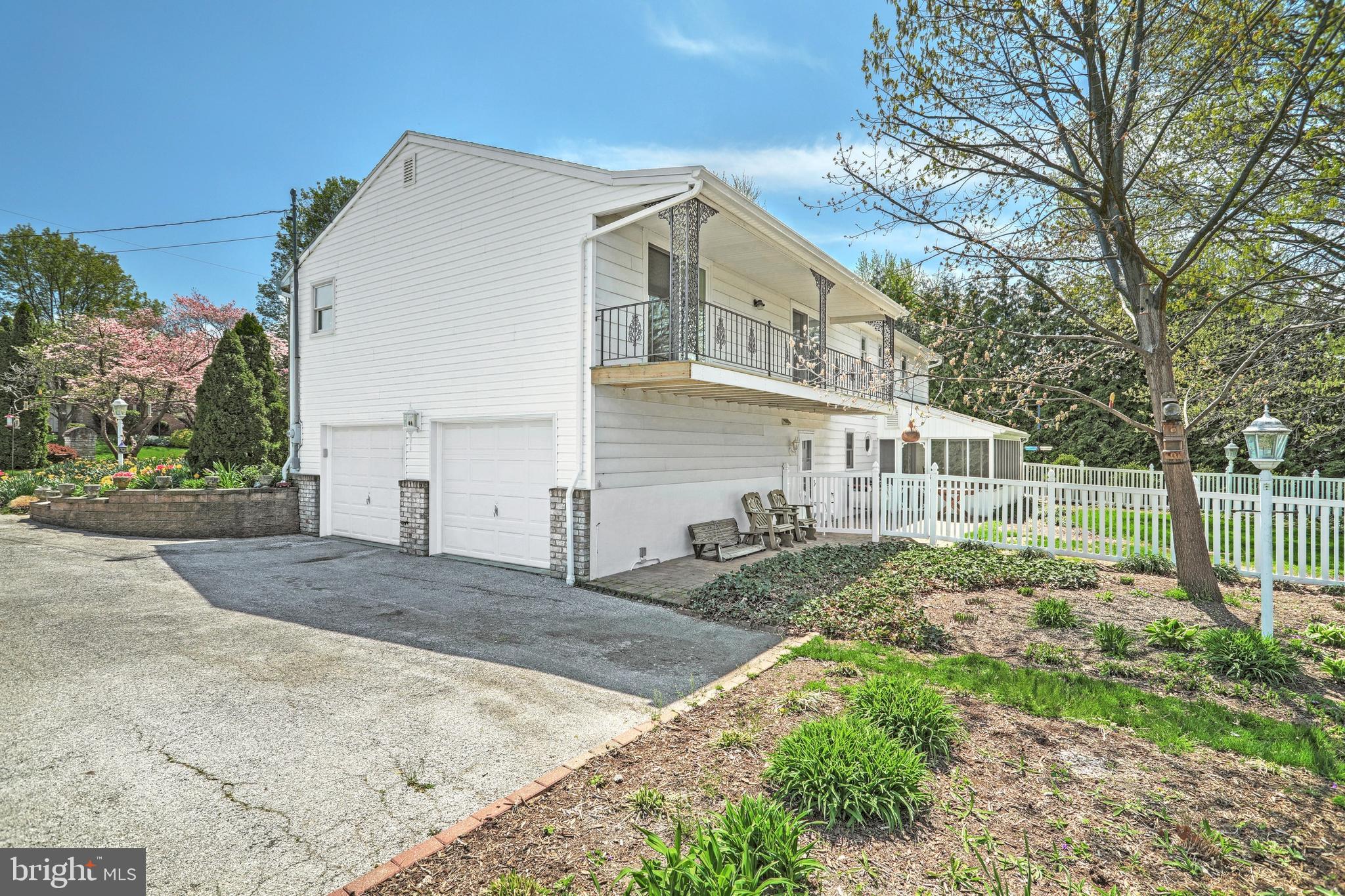 OUTDOOR COUNTRY CLUB - Residential