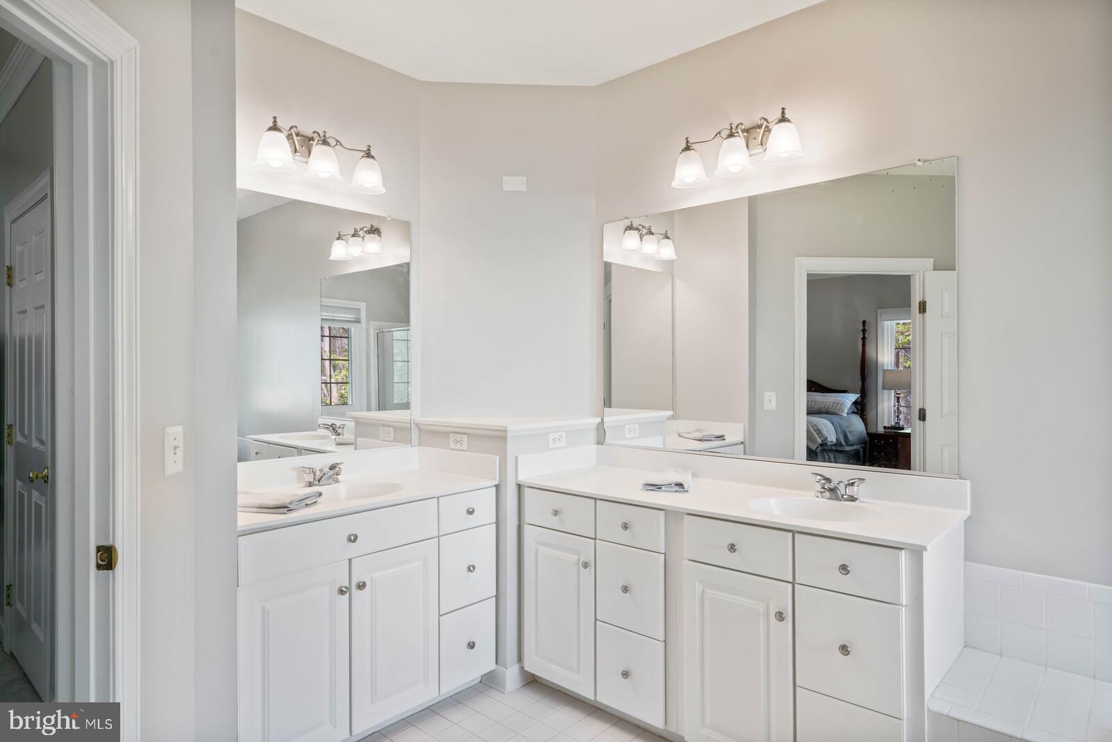 MEADOWBROOK WOODS - Residential