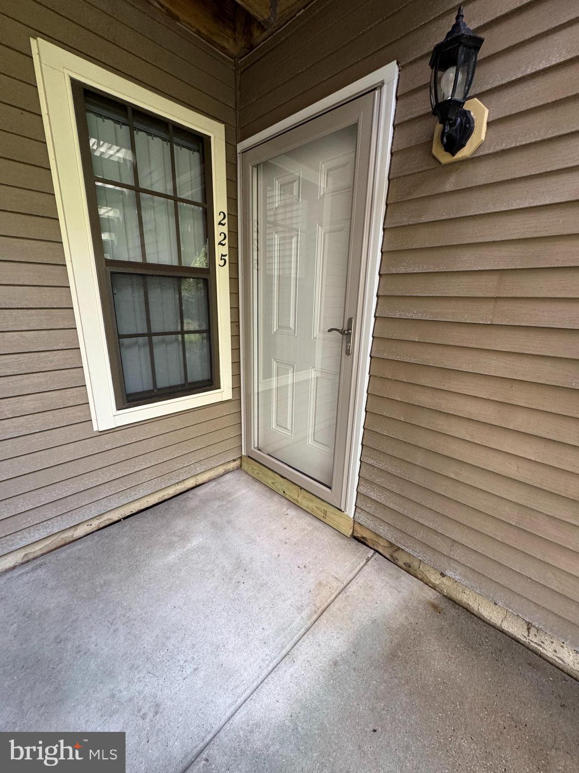 225 BARCLAY COURT