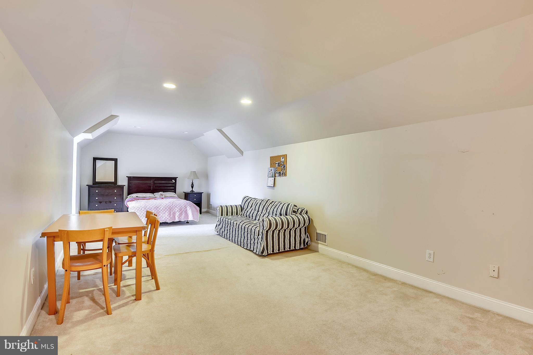 GOVERNORS MANOR - Residential