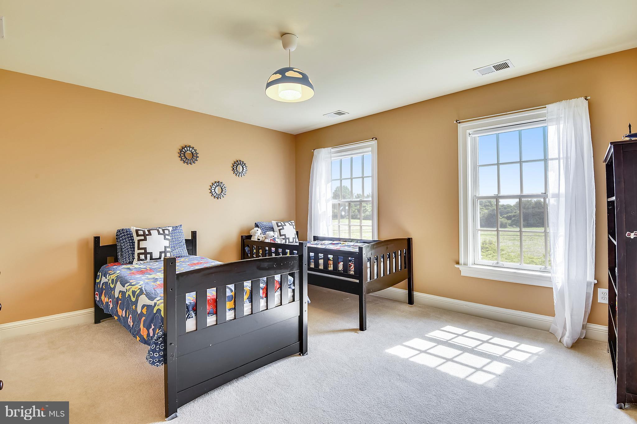 GOVERNORS MANOR - Residential