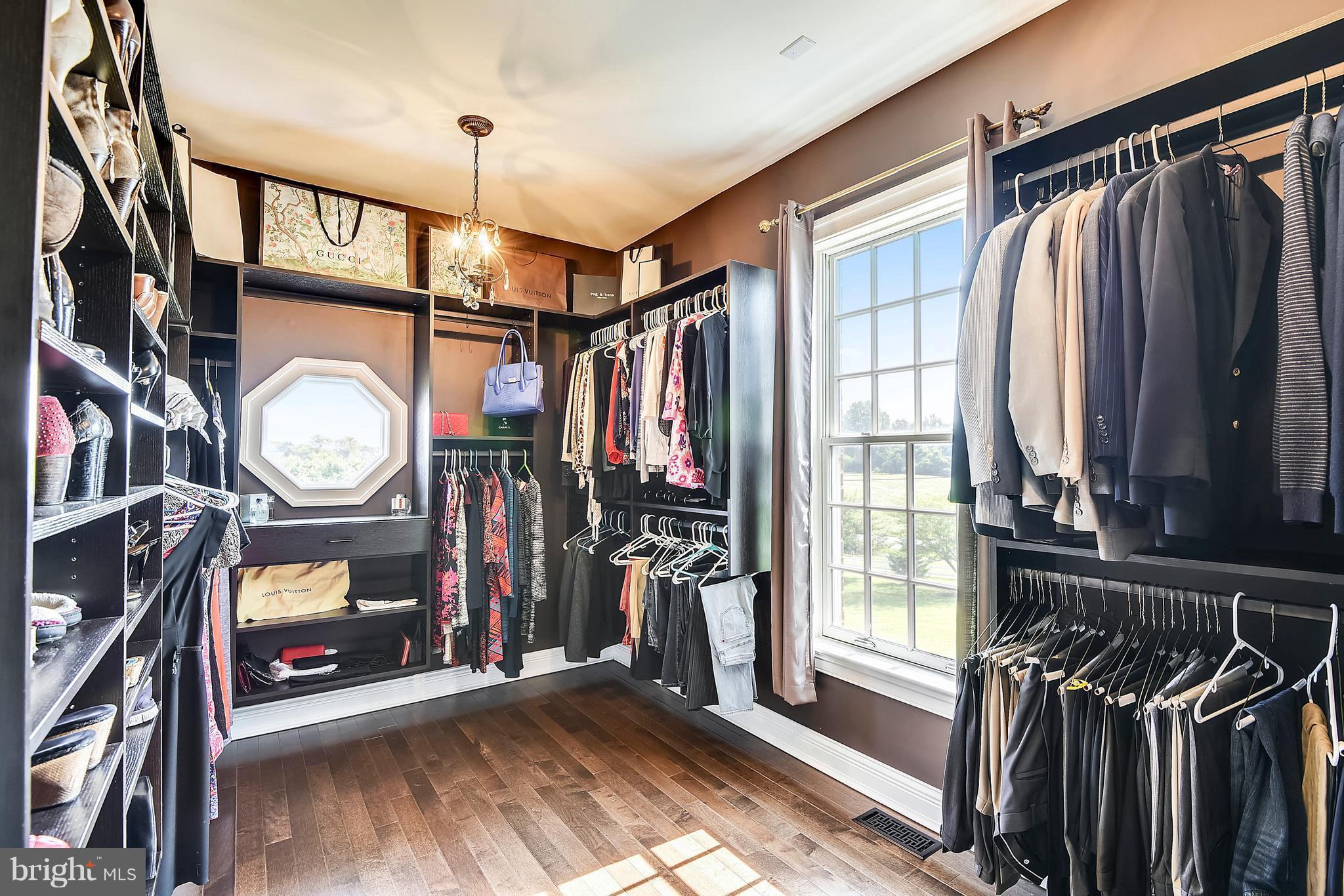 GOVERNORS MANOR - Residential