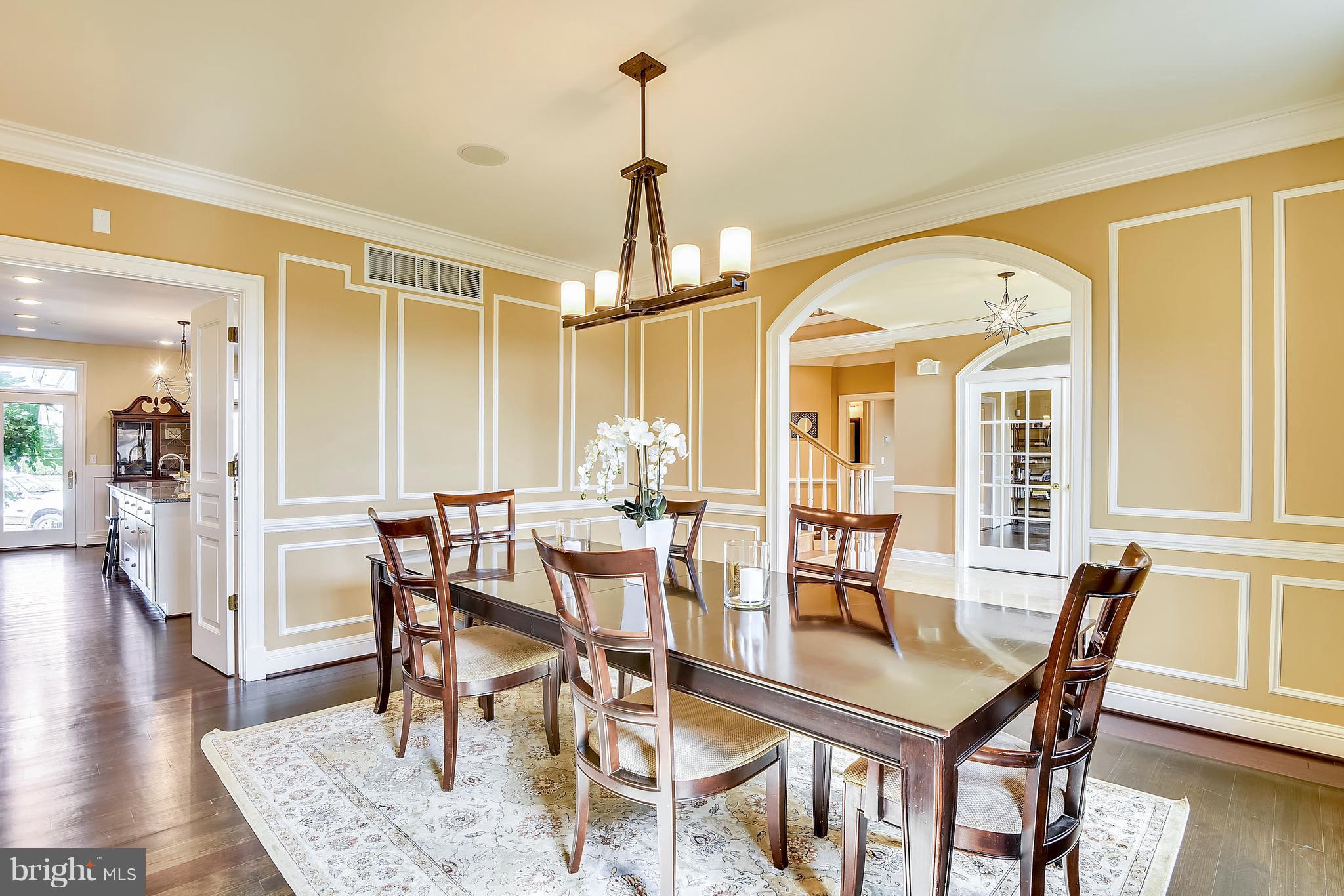 GOVERNORS MANOR - Residential