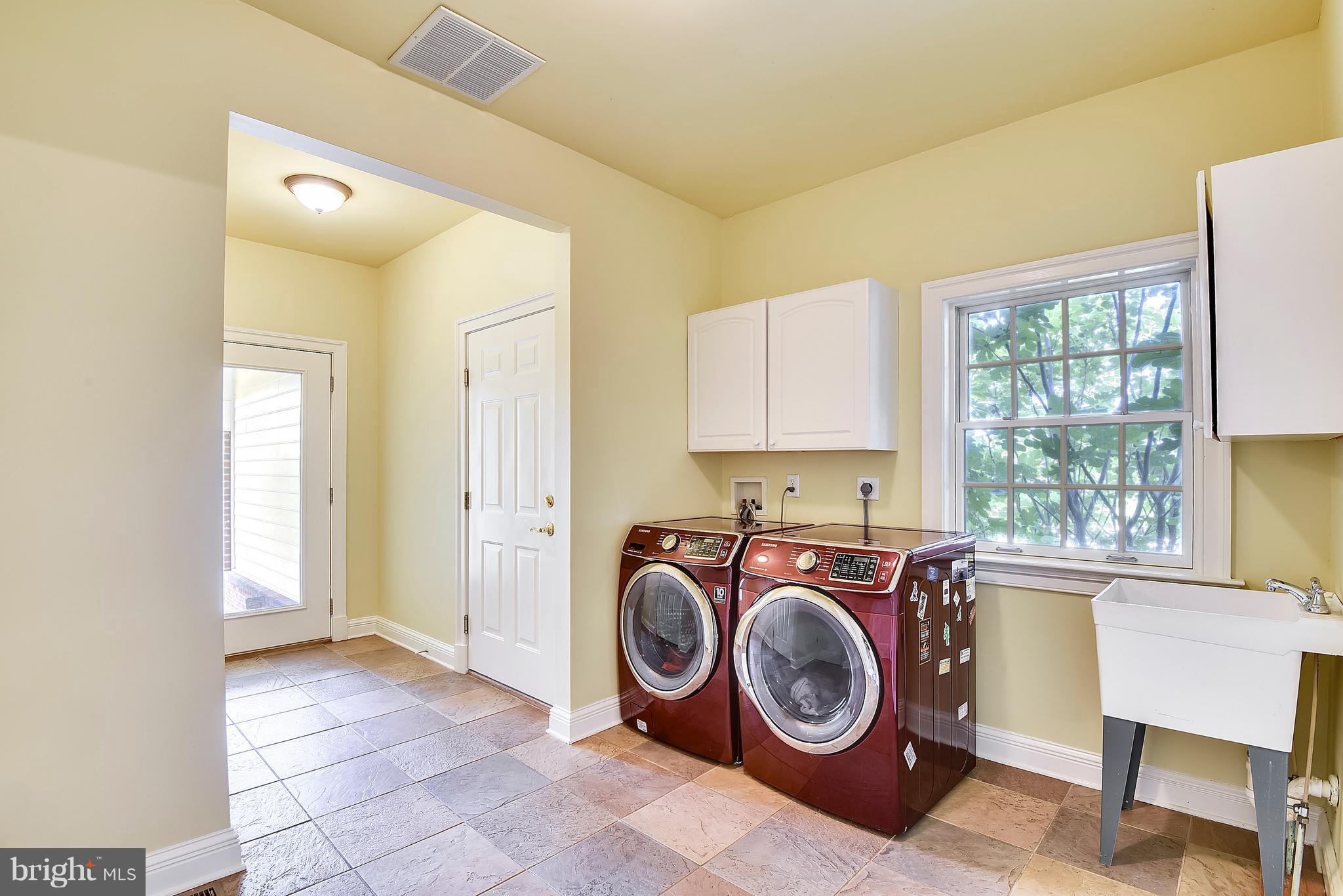 GOVERNORS MANOR - Residential