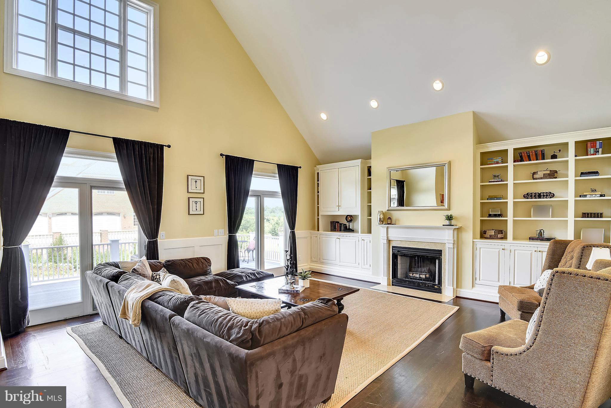 GOVERNORS MANOR - Residential