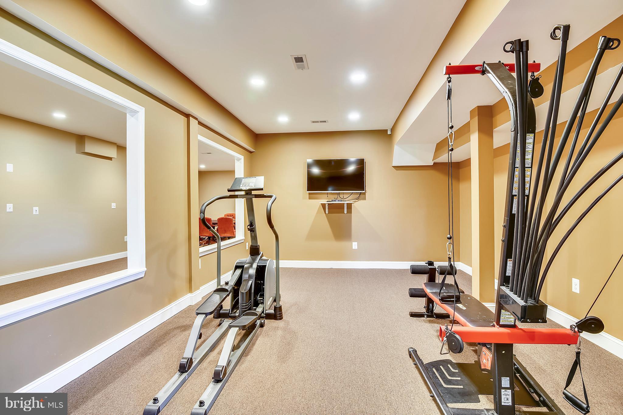 GOVERNORS MANOR - Residential