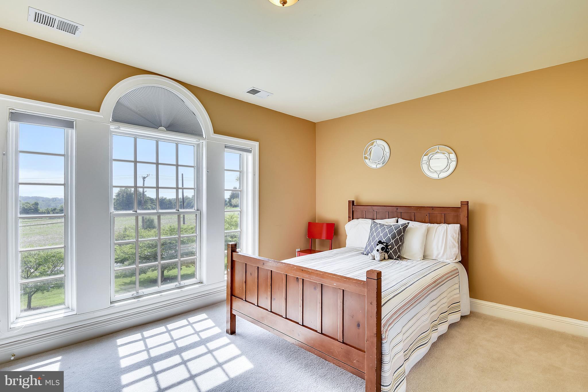 GOVERNORS MANOR - Residential