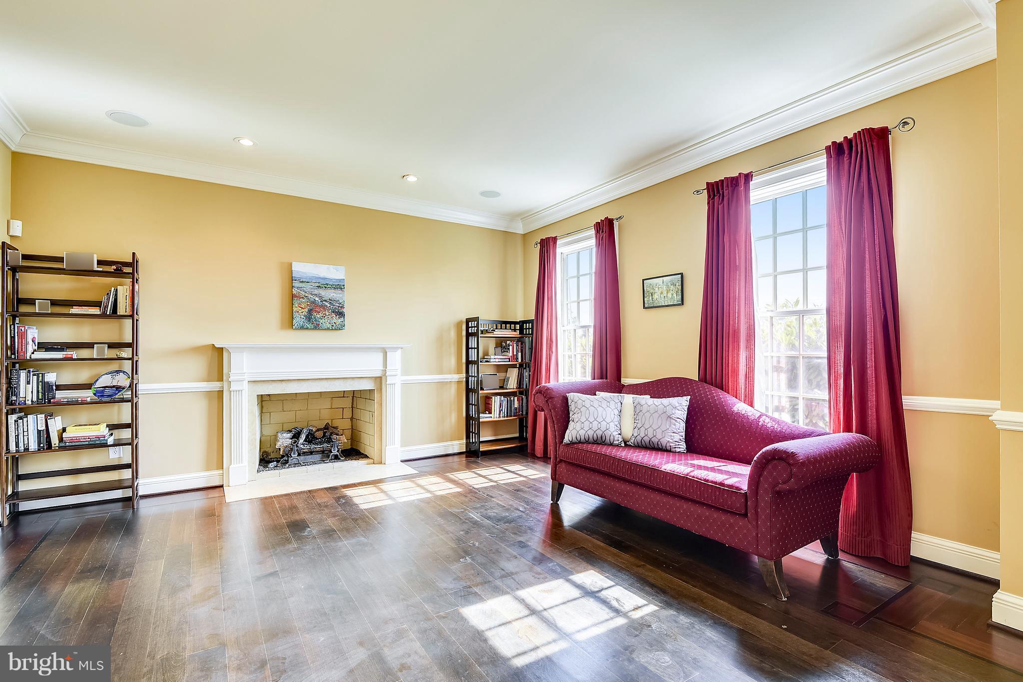 GOVERNORS MANOR - Residential