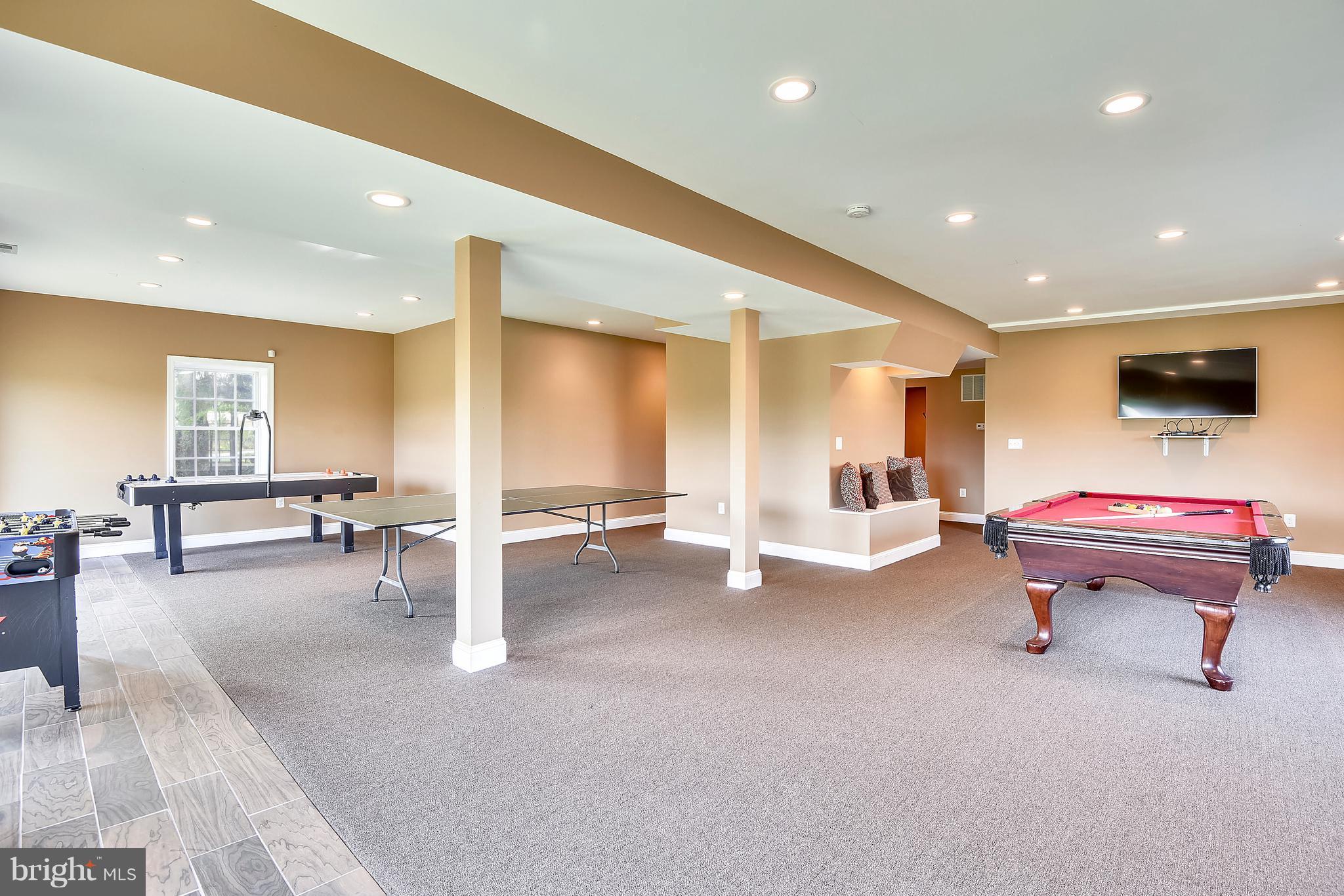 GOVERNORS MANOR - Residential