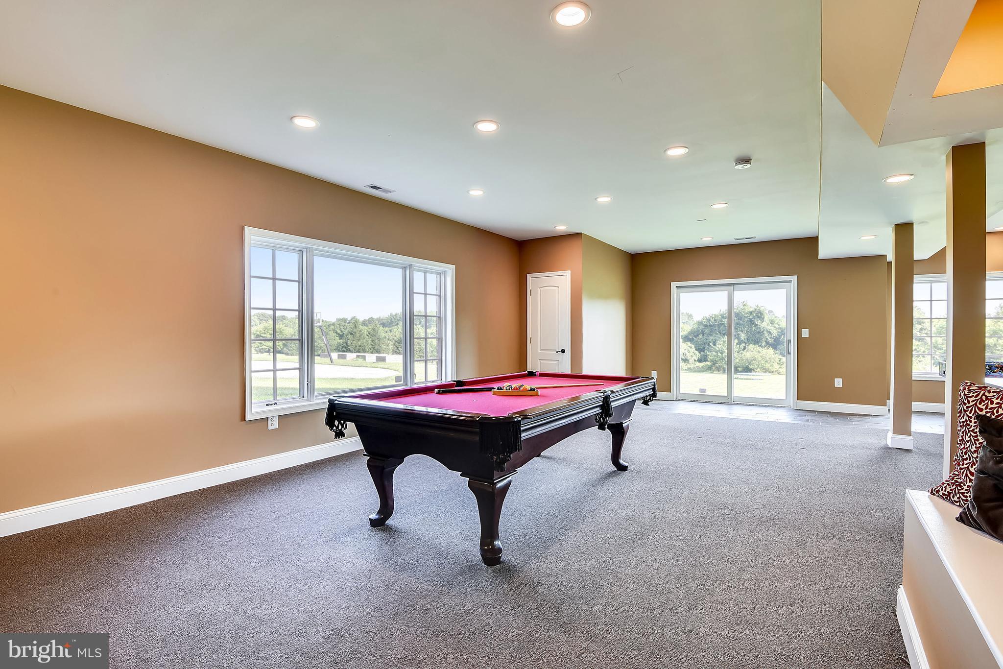 GOVERNORS MANOR - Residential