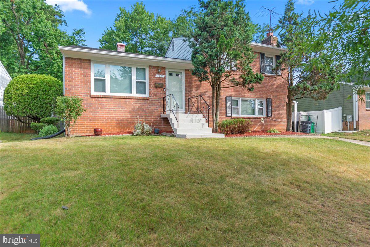 OPEN HOUSE THURSDAY AUG 7, 6-730pm!!! LARGE HOME! LARGE YARD! LOTS OF STORAGE! UPDATED!
Lovely 4 story home with 3 bedrooms, 2 full updated bathrooms on upper level; main level has a kitchen, living room and dining room, and the lower level has an IN-LAW SUITE with 2 separate large rooms, closet, and 3rd full bathroom AND lots of space and natural sunlight throughout. Plus a large basement!
This house is located on a tree lined street in an established community just minutes from Lanham Crossing Shopping Center and many other nearby restaurants, grocery stores and many conveniences. The house will be ready for move in during the 1st week of September.
HOUSE UPDATED IN 2024! WELL MAINTAINED! MOVE-IN READY! LOTS OF SPACE!
When you walk into this beautiful home, you will see hardwood floors throughout the main level living room and dining room. The eat-in kitchen was updated and has new stainless steel appliances, updated cabinets and good counter space for preparing meals. You can access the rear deck with patio furniture from the sliding door in the dining room.
Just a few steps downstairs is a lovely in-law suite with access to the outside. This suite includes a full bathroom, closet and 2 large rooms that can be used as an in-law suite, guest suite, office space, or entertainment space.
Further down a few stairs is the basement with a large room that can be used for storage, entertainment space or an office. There is also an additional large walk in closet for storage and a large washer/dryer room.
The top level has 3 well sized bedrooms and 2 updated full bathrooms.
This rental has a large backyard with grass and a deck for entertaining and for lots of family fun, a driveway to hold 4 cars (including carport to cover 1 vehicle) , and a large rear shed for your storage needs.
*****Current tenants lease ends 8/31/2025, please only enter the property with a realtor and at scheduled approved showing times. Please knock before entering.
***Strong applicants will have: 600+ credit score, $122k+ annual salary, current landlord reference, current employer reference, no evictions, and/or proof of ability to pay rent, utilities and required renters insurance.