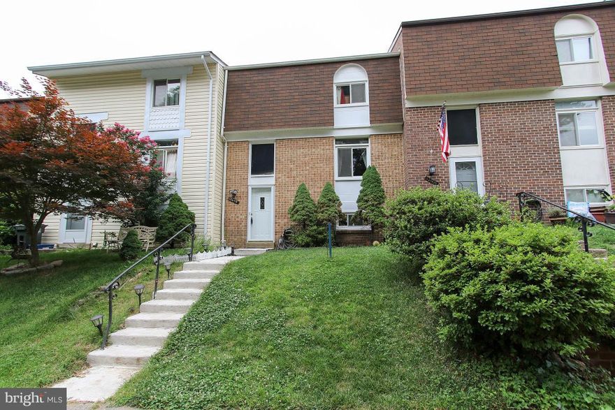 Amazing 3-Levels colonial TH in Lake Ridge, Elegant front foyer, Gorgeous daylight Living - Dining and Kitchen, freshly paint, with new granite counters, gorgeous hardwood floors, updated bathrooms, attic with pull-down stairs, Basement with wt bar and office, fabulous back yard with private fenced, highly rated schools.