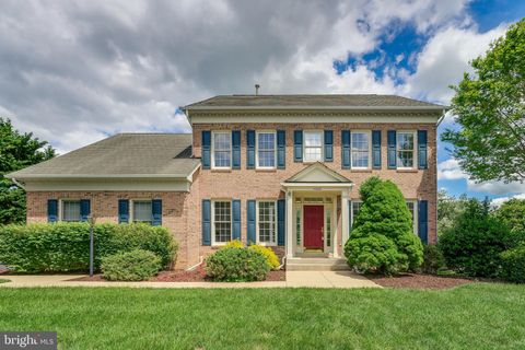 Photo of 10605 Cloverbrooke Drive, POTOMAC, MD 20854 (MLS # MDMC2179830)