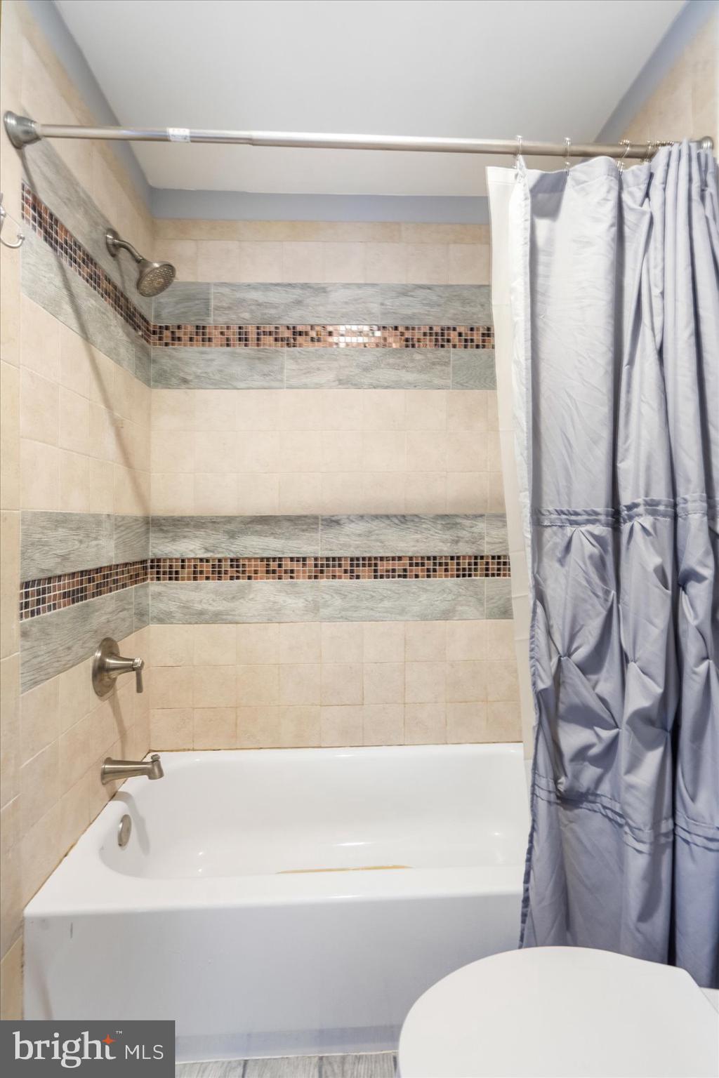 WASHINGTON VILLAGE - Residential