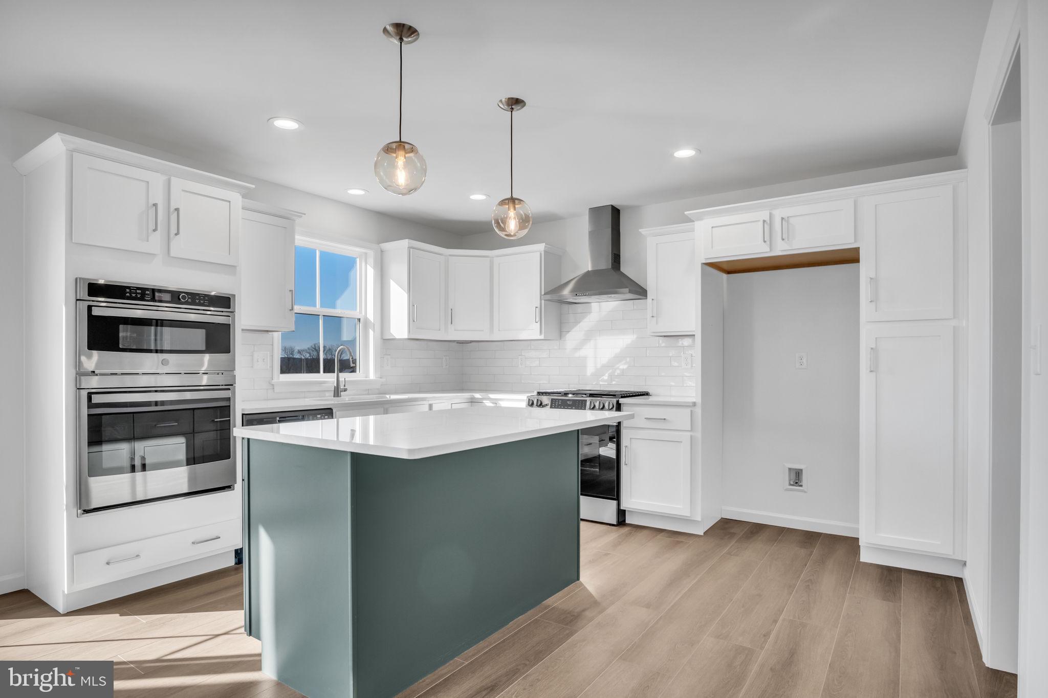 AUTUMN CHASE - Residential