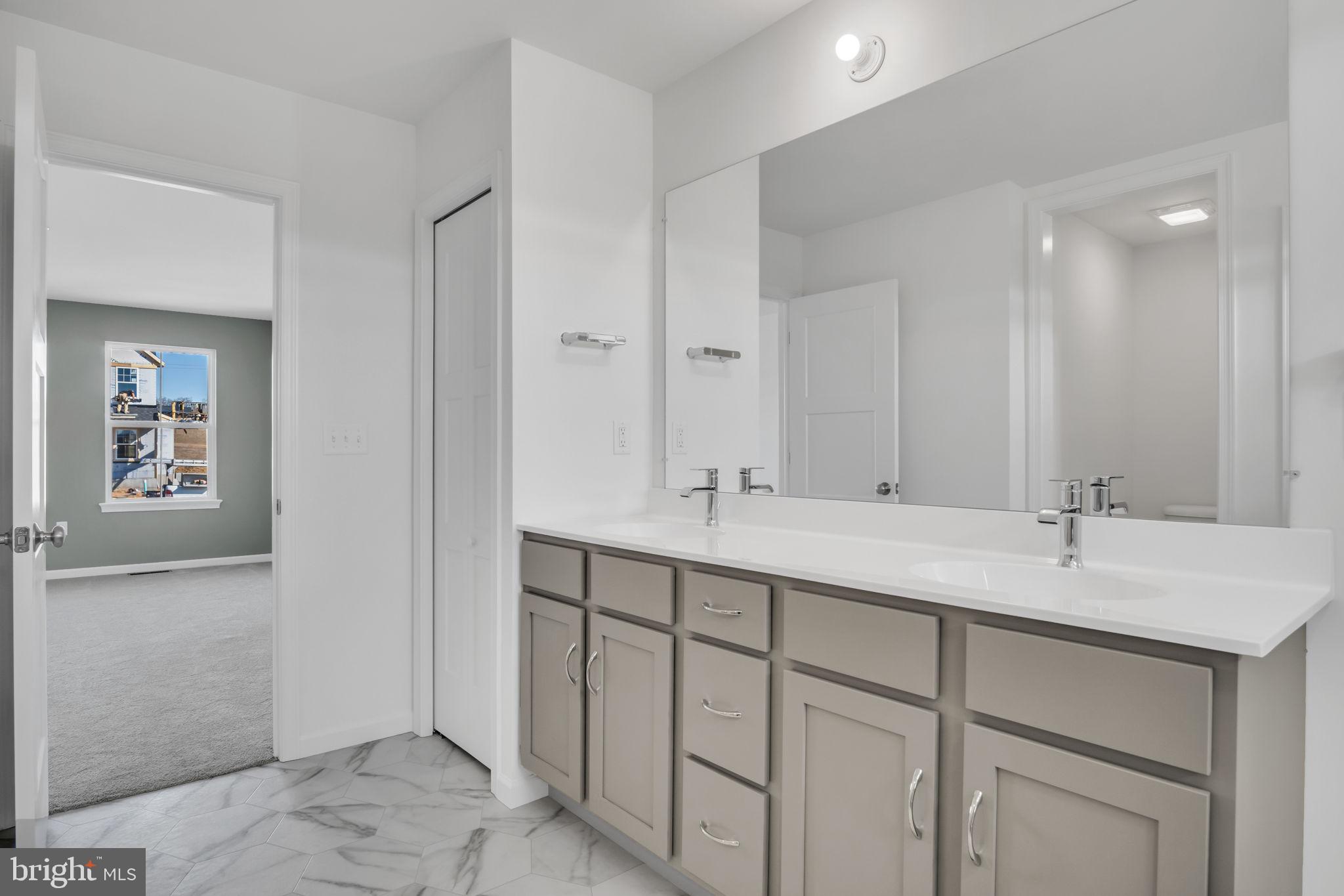 AUTUMN CHASE - Residential