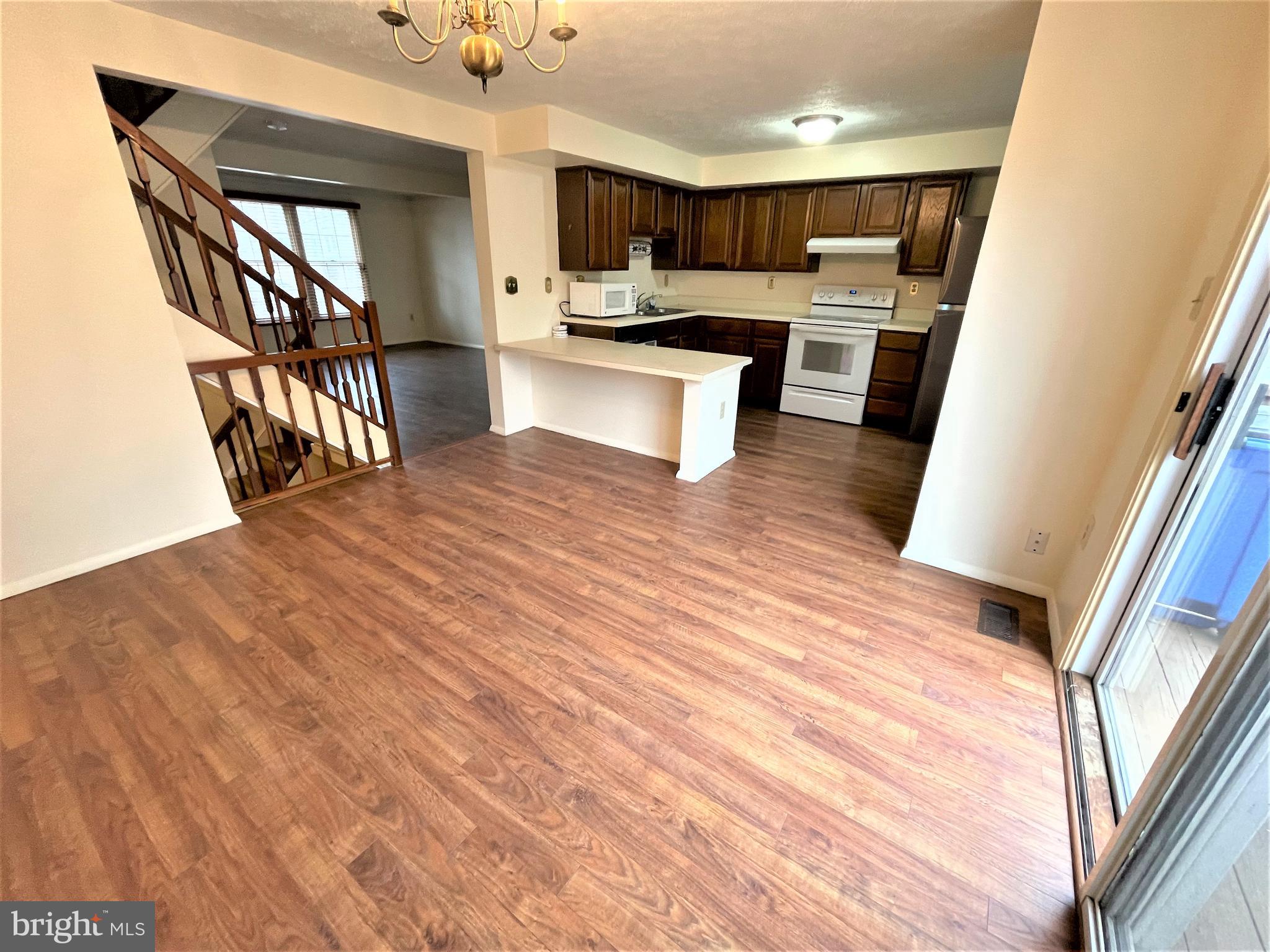 GUNNERS LAKE VILLAGE - Residential Lease