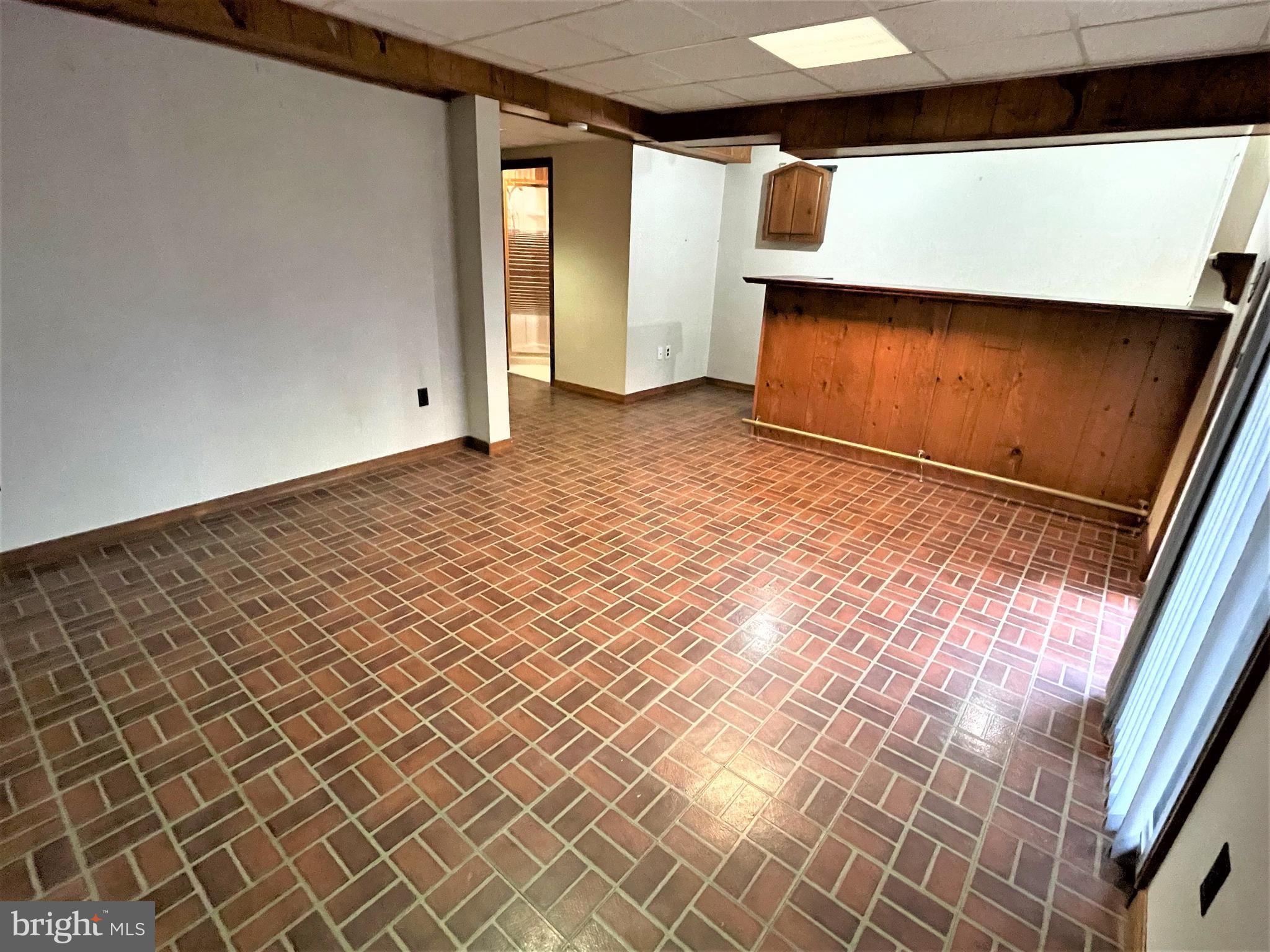 GUNNERS LAKE VILLAGE - Residential Lease