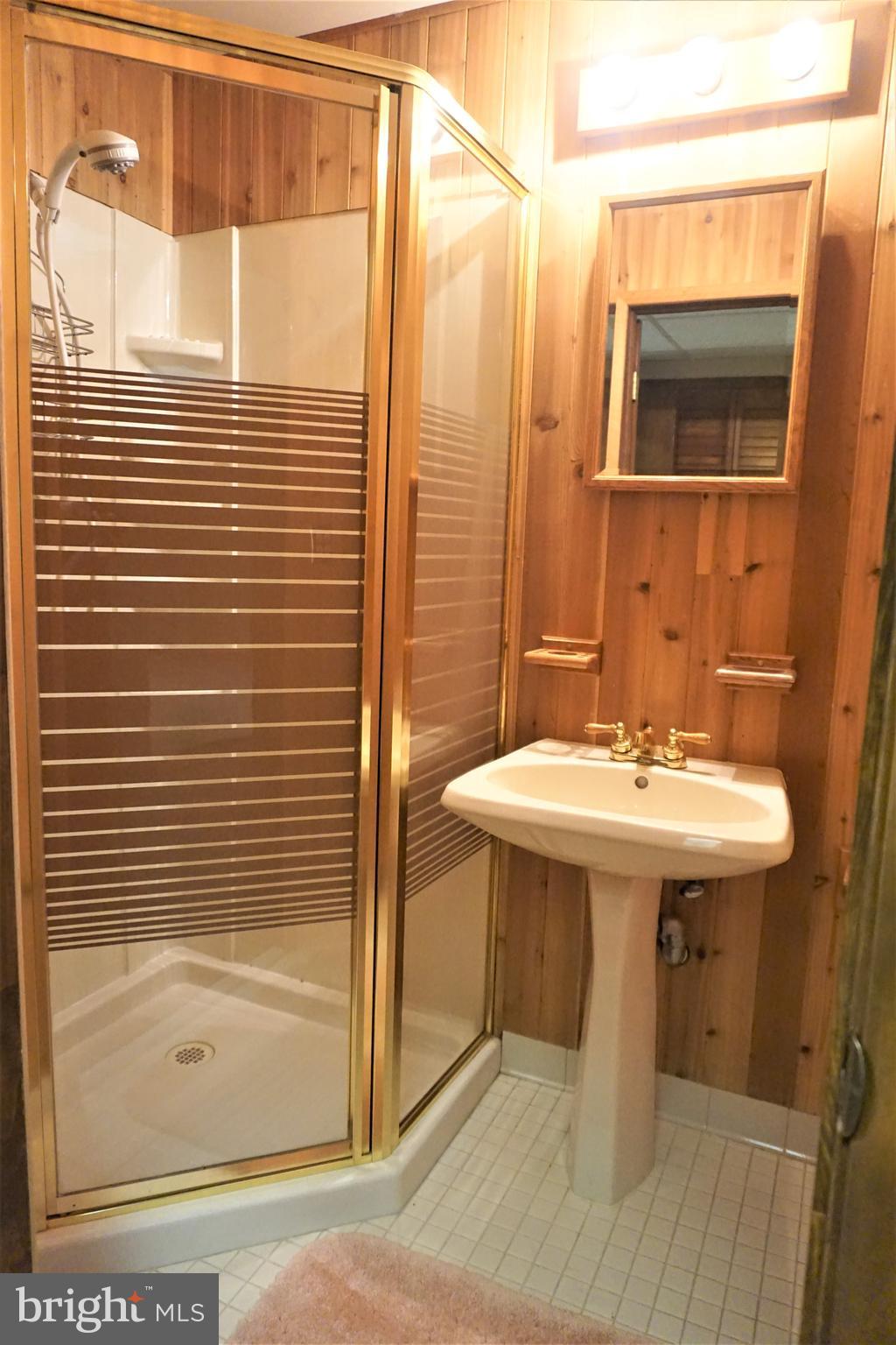 GUNNERS LAKE VILLAGE - Residential Lease