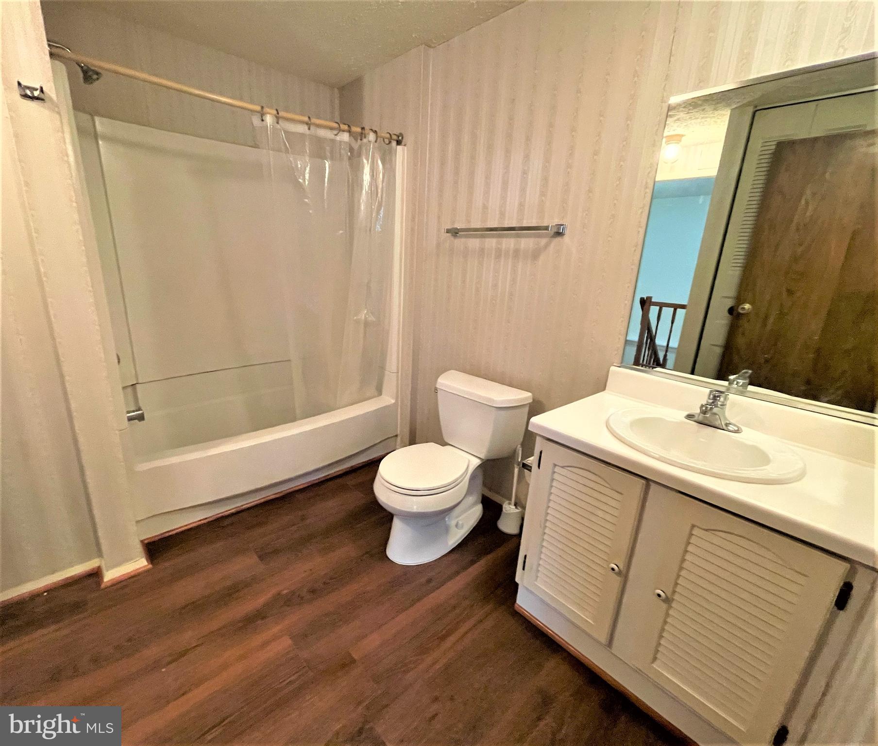 GUNNERS LAKE VILLAGE - Residential Lease