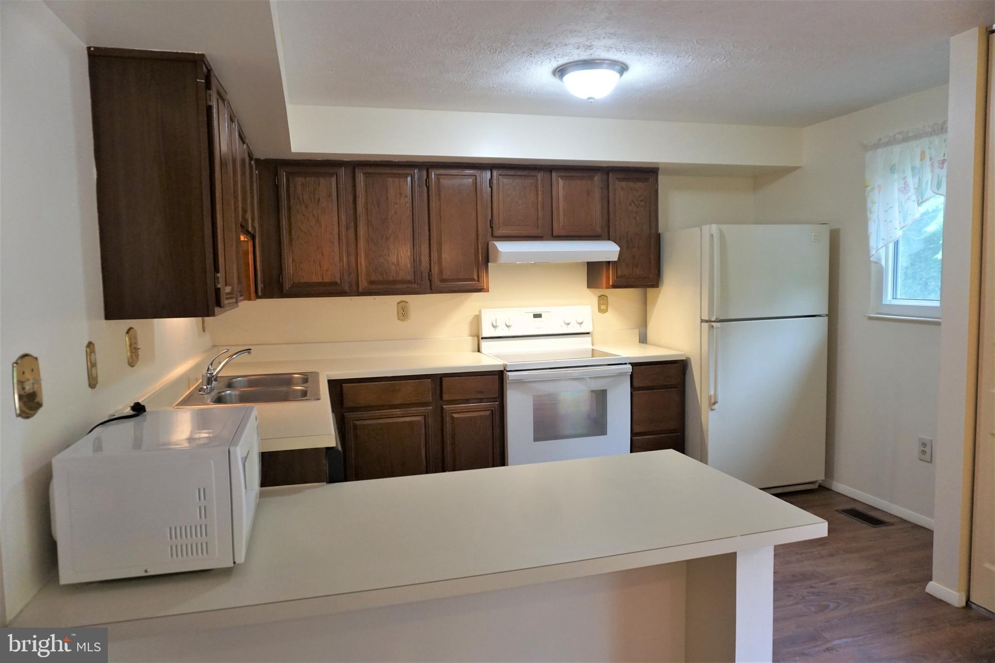 GUNNERS LAKE VILLAGE - Residential Lease