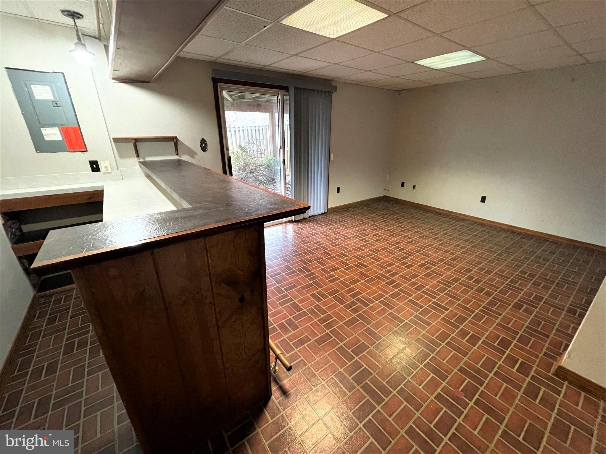 GUNNERS LAKE VILLAGE - Residential Lease