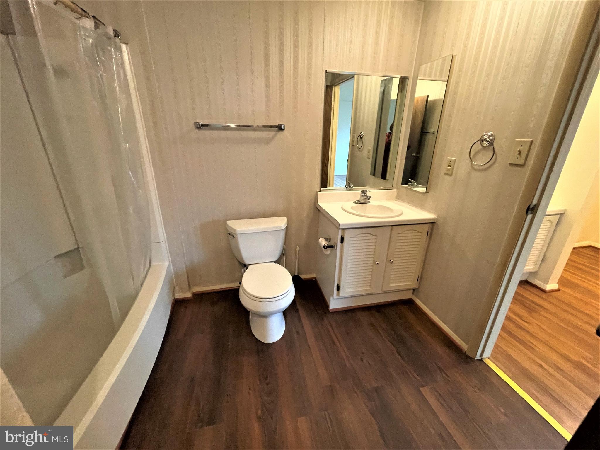 GUNNERS LAKE VILLAGE - Residential Lease