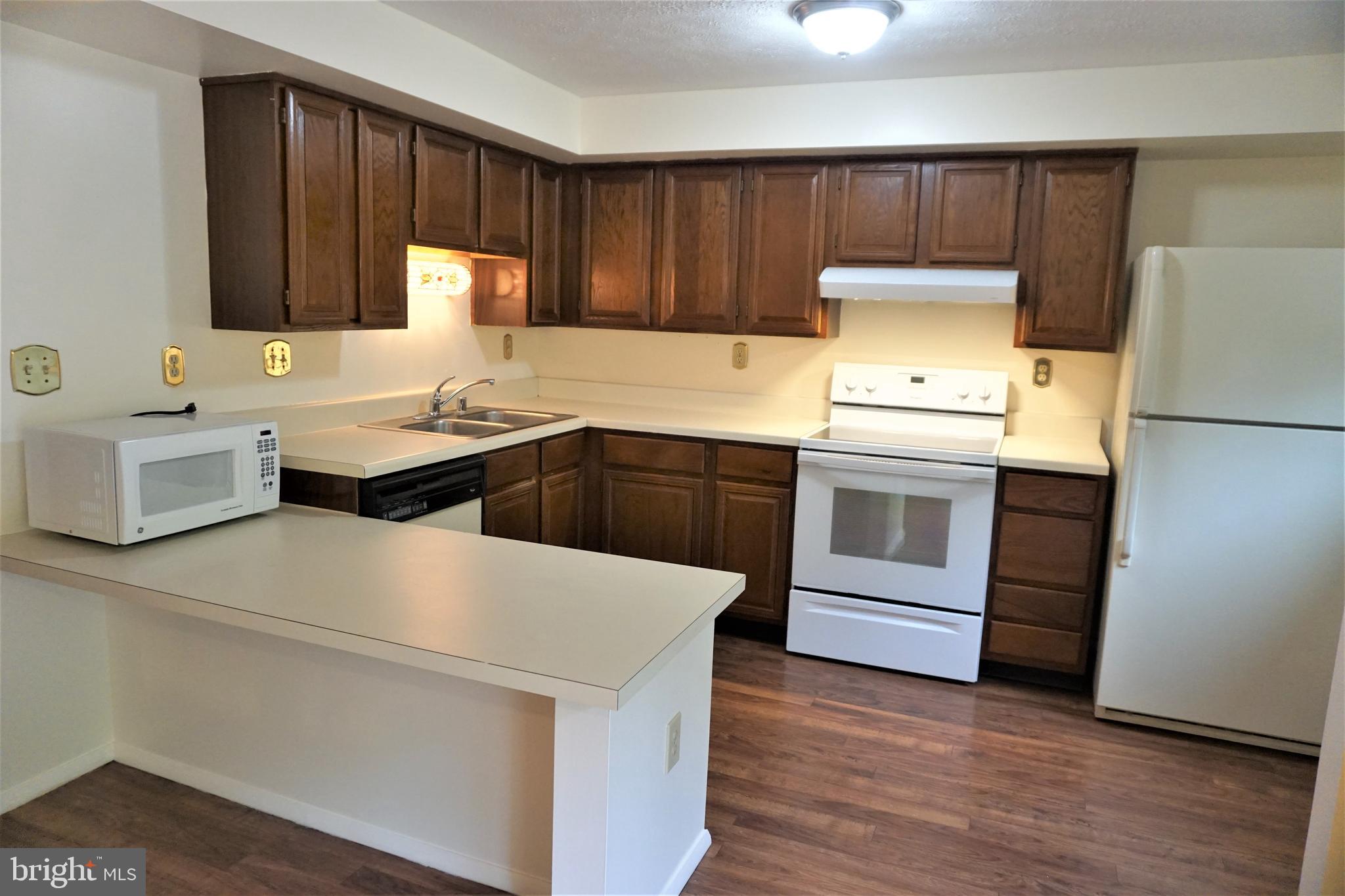 GUNNERS LAKE VILLAGE - Residential Lease