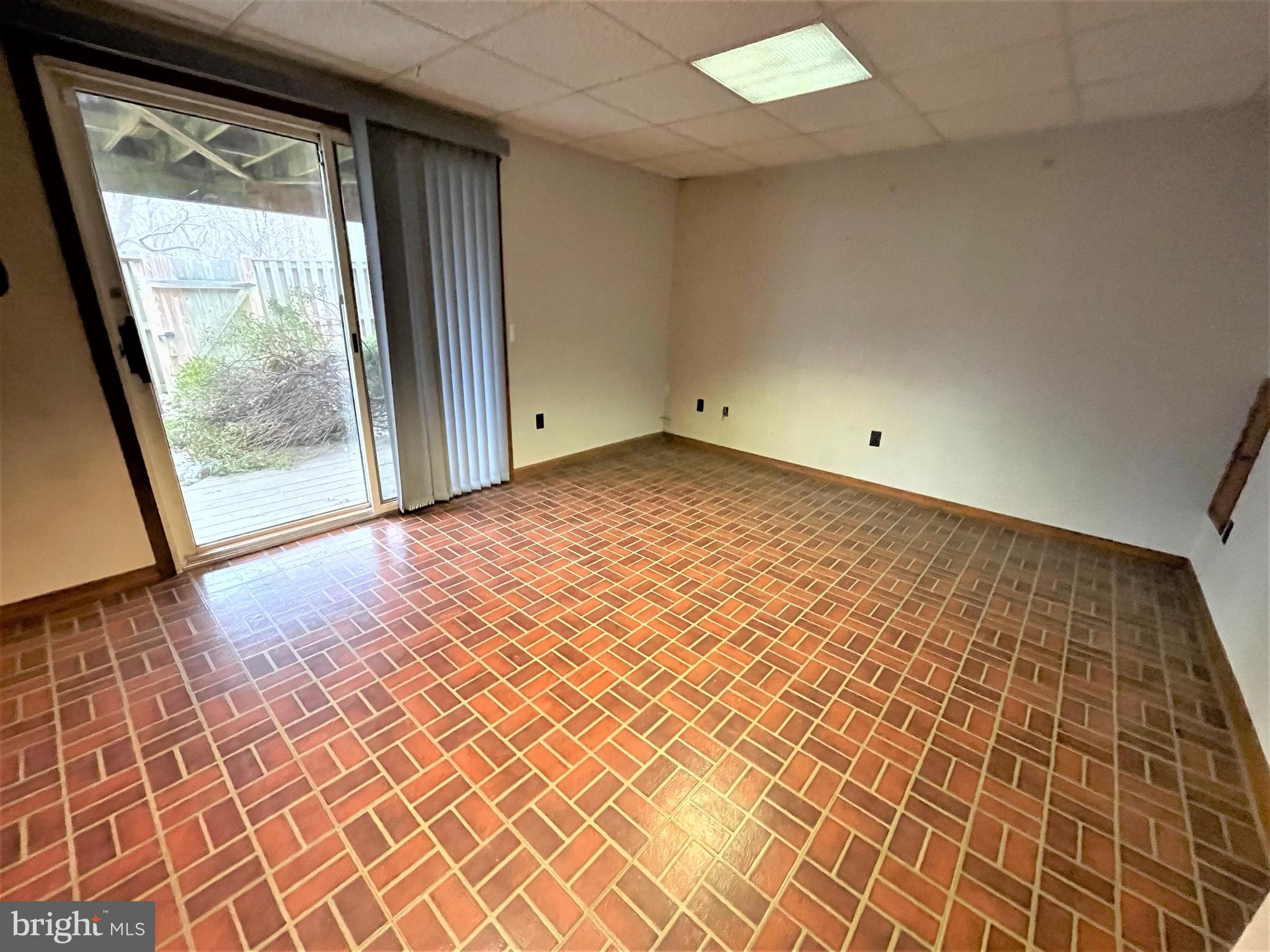 GUNNERS LAKE VILLAGE - Residential Lease