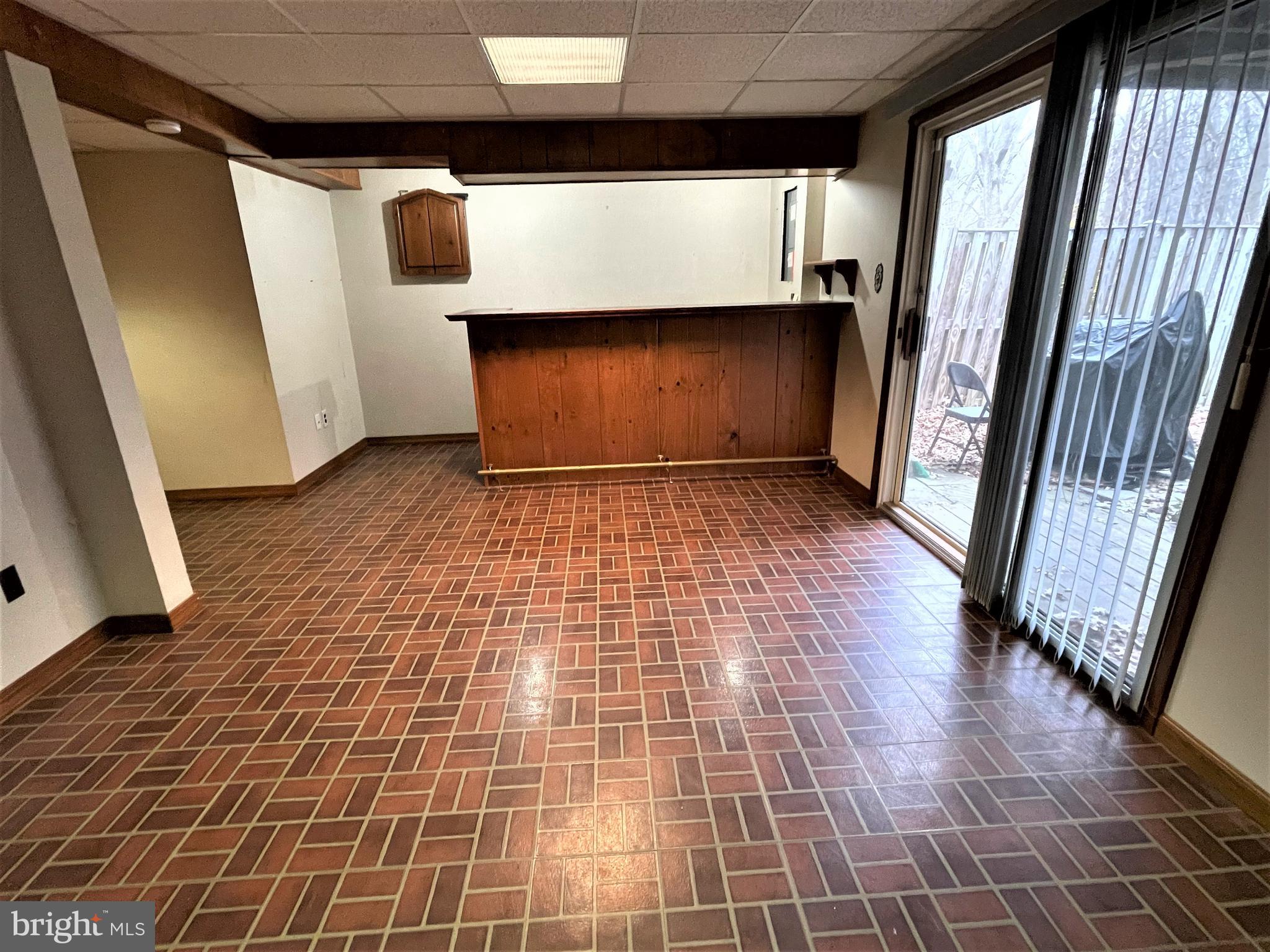 GUNNERS LAKE VILLAGE - Residential Lease